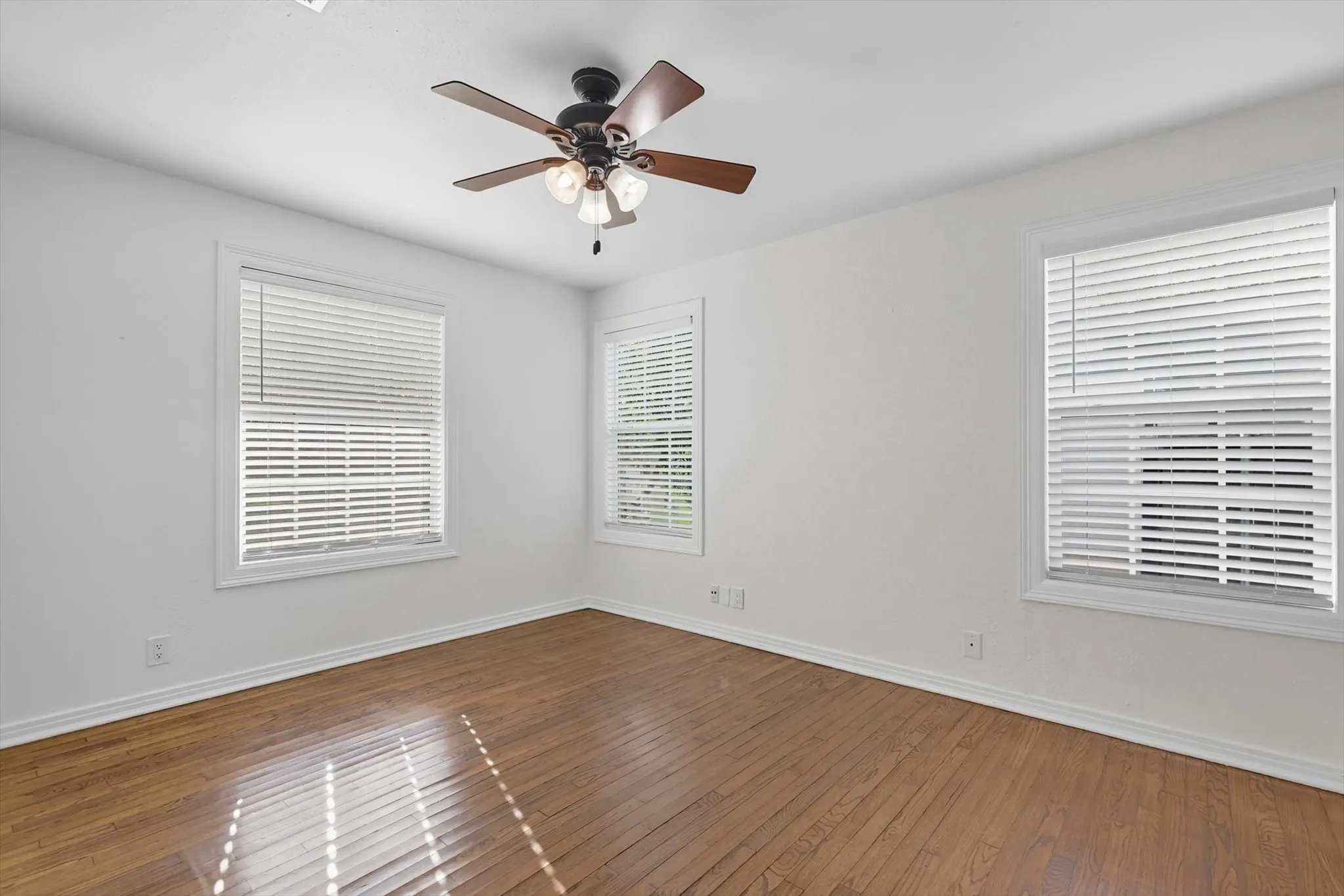 Single Family Residence For Sale in Tarrant County , 4028 Boyd Avenue, Fort Worth, Texas 76109, 3 Bedroom, 2 Bathroom, 2 Garage spaces, 1,514 Sqft, built in 1948, mls#21410242, Real Estate Agent in Fort Worth, Homes For Sale in Tarrant county, Homes For Sale in Fort Worth, Realtor in Fort Worth Texas, Real Estate Brokerage Independent Realty Texas, Luminita Cordes Realtor