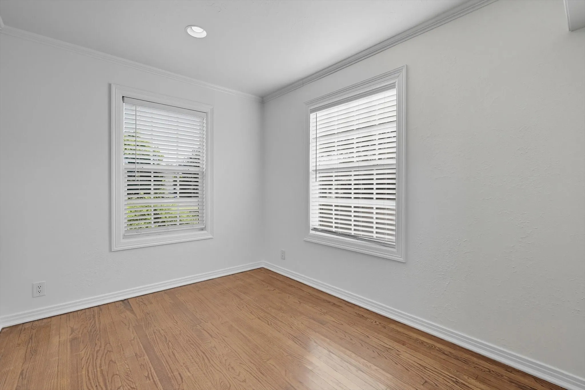Single Family Residence For Sale in Tarrant County , 4028 Boyd Avenue, Fort Worth, Texas 76109, 3 Bedroom, 2 Bathroom, 2 Garage spaces, 1,514 Sqft, built in 1948, mls#21410242, Real Estate Agent in Fort Worth, Homes For Sale in Tarrant county, Homes For Sale in Fort Worth, Realtor in Fort Worth Texas, Real Estate Brokerage Independent Realty Texas, Luminita Cordes Realtor