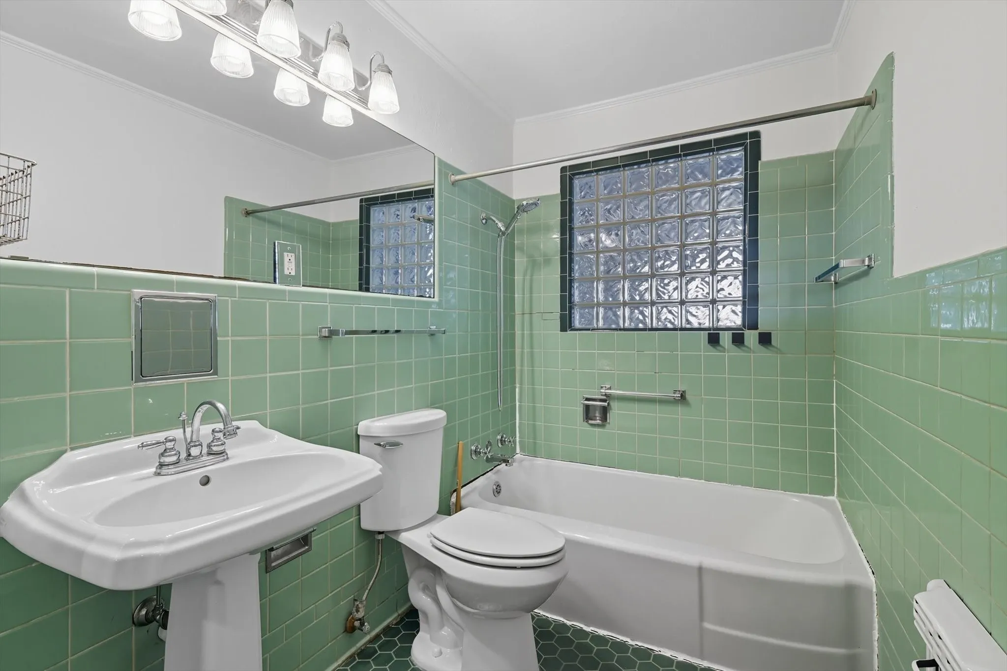 Single Family Residence For Sale in Tarrant County , 4028 Boyd Avenue, Fort Worth, Texas 76109, 3 Bedroom, 2 Bathroom, 2 Garage spaces, 1,514 Sqft, built in 1948, mls#21410242, Real Estate Agent in Fort Worth, Homes For Sale in Tarrant county, Homes For Sale in Fort Worth, Realtor in Fort Worth Texas, Real Estate Brokerage Independent Realty Texas, Luminita Cordes Realtor