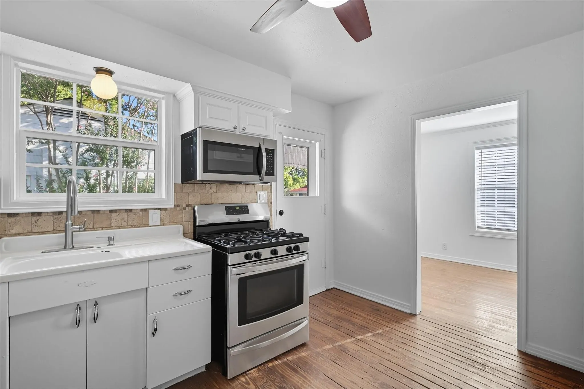 Single Family Residence For Sale in Tarrant County , 4028 Boyd Avenue, Fort Worth, Texas 76109, 3 Bedroom, 2 Bathroom, 2 Garage spaces, 1,514 Sqft, built in 1948, mls#21410242, Real Estate Agent in Fort Worth, Homes For Sale in Tarrant county, Homes For Sale in Fort Worth, Realtor in Fort Worth Texas, Real Estate Brokerage Independent Realty Texas, Luminita Cordes Realtor