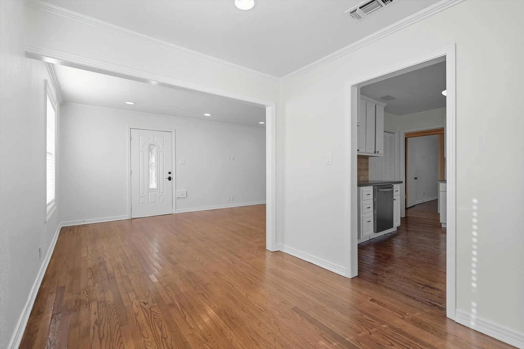 Single Family Residence For Sale in Tarrant County , 4028 Boyd Avenue, Fort Worth, Texas 76109, 3 Bedroom, 2 Bathroom, 2 Garage spaces, 1,514 Sqft, built in 1948, mls#21410242, Real Estate Agent in Fort Worth, Homes For Sale in Tarrant county, Homes For Sale in Fort Worth, Realtor in Fort Worth Texas, Real Estate Brokerage Independent Realty Texas, Luminita Cordes Realtor