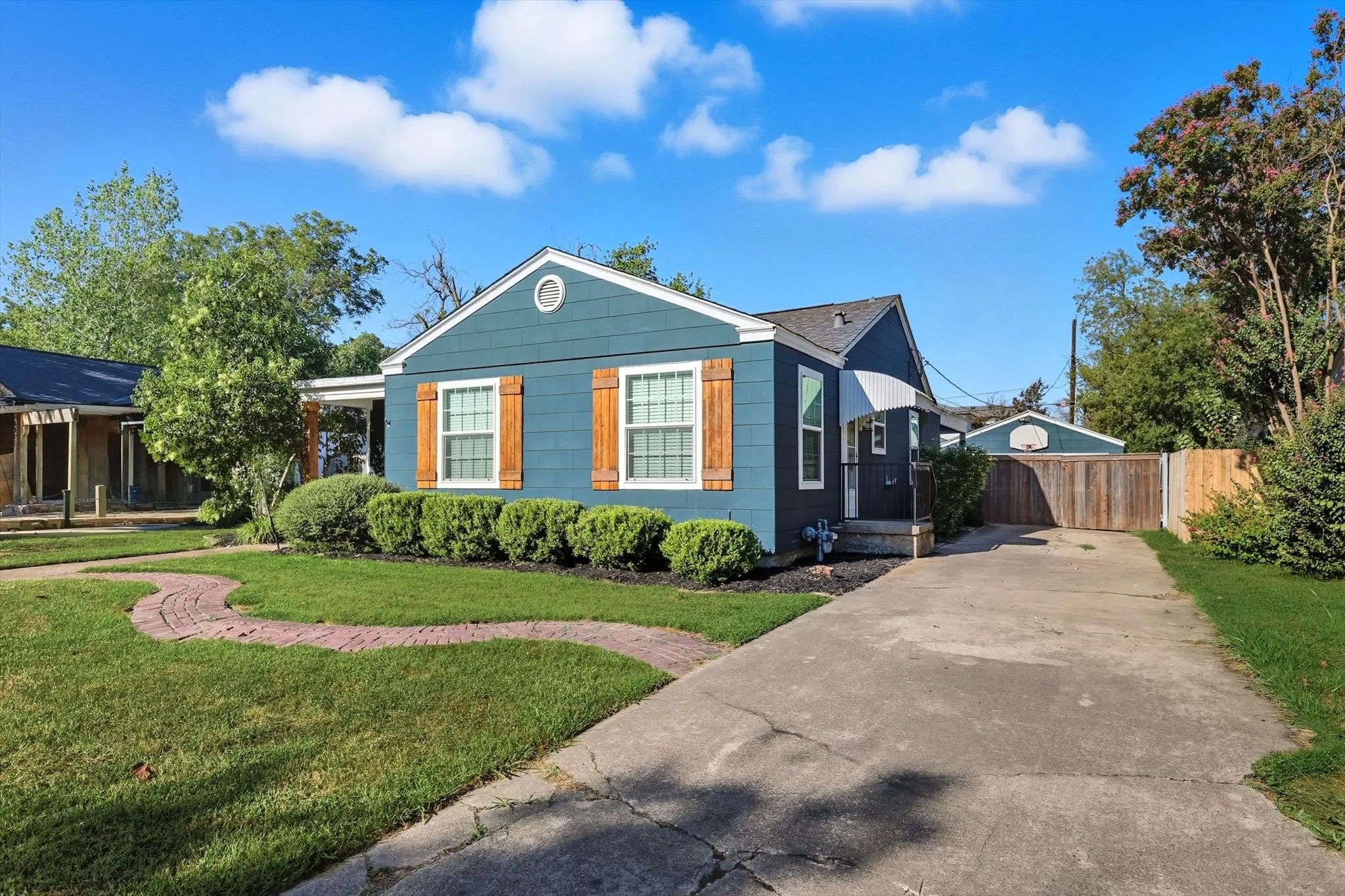 Single Family Residence For Sale in Tarrant County , 4028 Boyd Avenue, Fort Worth, Texas 76109, 3 Bedroom, 2 Bathroom, 2 Garage spaces, 1,514 Sqft, built in 1948, mls#21410242, Real Estate Agent in Fort Worth, Homes For Sale in Tarrant county, Homes For Sale in Fort Worth, Realtor in Fort Worth Texas, Real Estate Brokerage Independent Realty Texas, Luminita Cordes Realtor