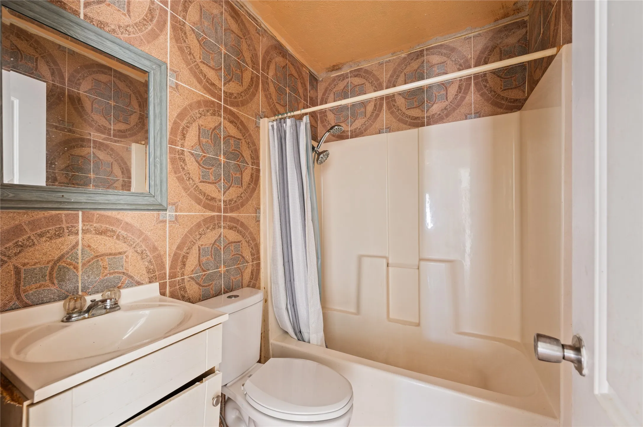 Single Family Residence For Sale in Dallas County , 6628 Glesman Street, Dallas, Texas 75232, 2 Bedroom, 1 Bathroom, Garage spaces, 567 Sqft, built in 1948, mls#21409245, Real Estate Agent in Dallas, Homes For Sale in Dallas county, Homes For Sale in Dallas, Realtor in Dallas Texas, Real Estate Brokerage Independent Realty Texas, Luminita Cordes Realtor