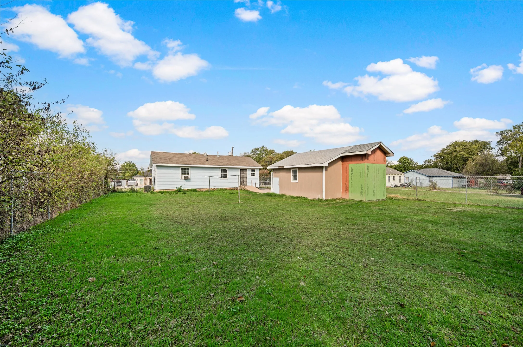 Single Family Residence For Sale in Dallas County , 6628 Glesman Street, Dallas, Texas 75232, 2 Bedroom, 1 Bathroom, Garage spaces, 567 Sqft, built in 1948, mls#21409245, Real Estate Agent in Dallas, Homes For Sale in Dallas county, Homes For Sale in Dallas, Realtor in Dallas Texas, Real Estate Brokerage Independent Realty Texas, Luminita Cordes Realtor