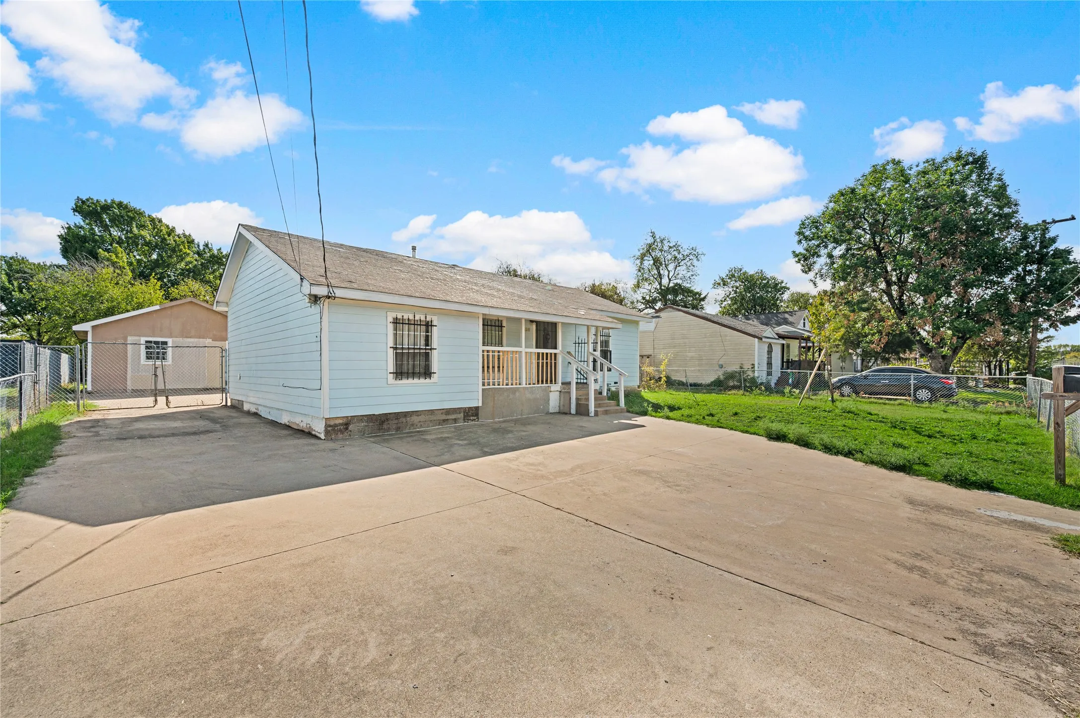 Single Family Residence For Sale in Dallas County , 6628 Glesman Street, Dallas, Texas 75232, 2 Bedroom, 1 Bathroom, Garage spaces, 567 Sqft, built in 1948, mls#21409245, Real Estate Agent in Dallas, Homes For Sale in Dallas county, Homes For Sale in Dallas, Realtor in Dallas Texas, Real Estate Brokerage Independent Realty Texas, Luminita Cordes Realtor
