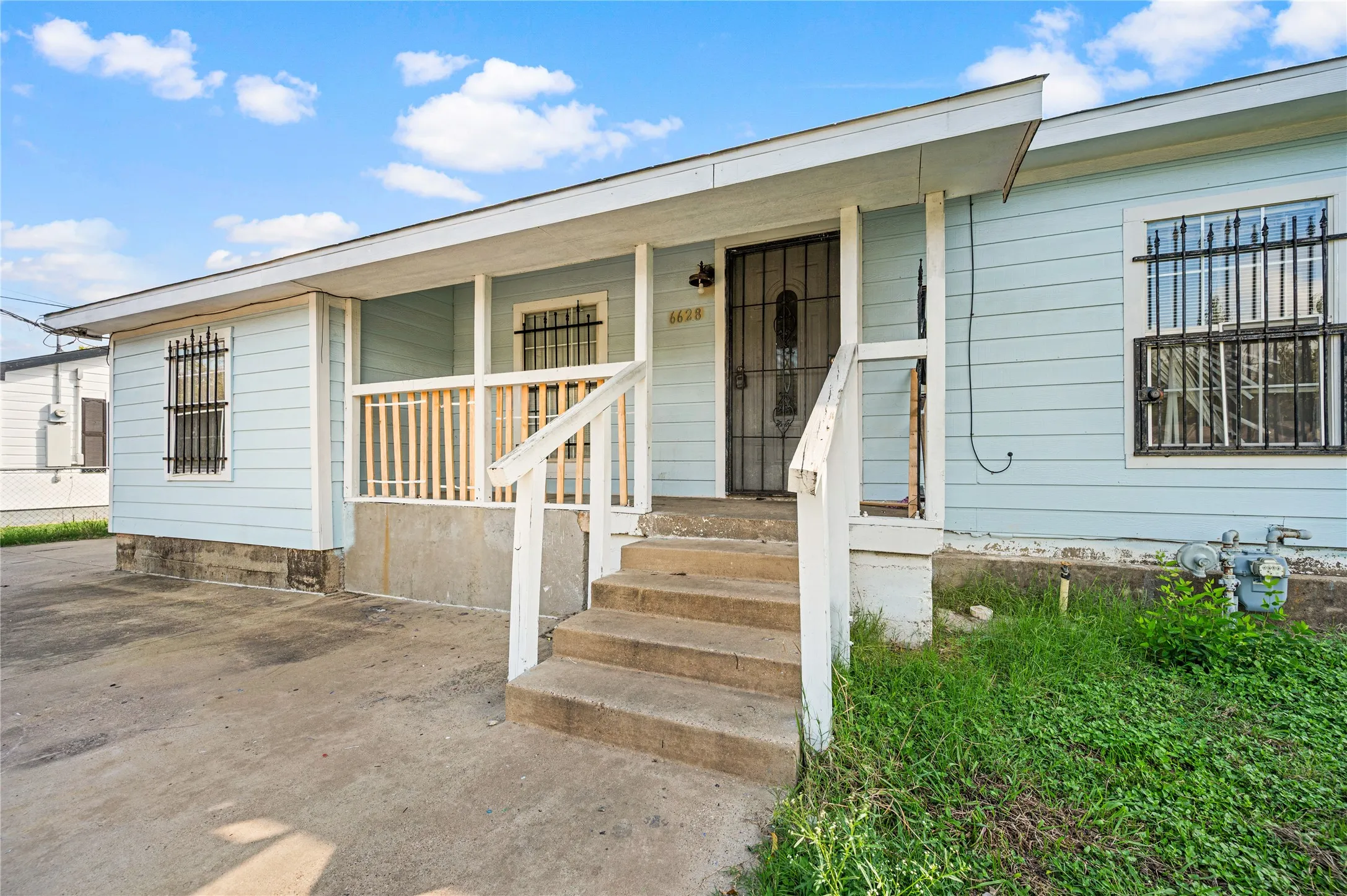 Single Family Residence For Sale in Dallas County , 6628 Glesman Street, Dallas, Texas 75232, 2 Bedroom, 1 Bathroom, Garage spaces, 567 Sqft, built in 1948, mls#21409245, Real Estate Agent in Dallas, Homes For Sale in Dallas county, Homes For Sale in Dallas, Realtor in Dallas Texas, Real Estate Brokerage Independent Realty Texas, Luminita Cordes Realtor