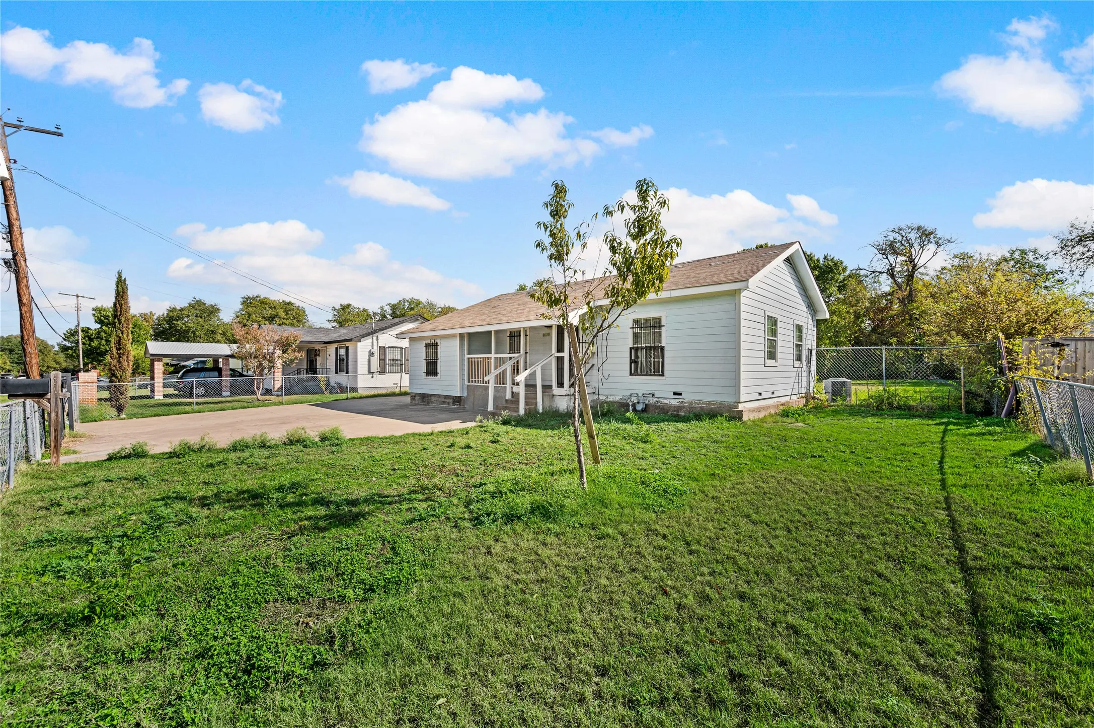 Single Family Residence For Sale in Dallas County , 6628 Glesman Street, Dallas, Texas 75232, 2 Bedroom, 1 Bathroom, Garage spaces, 567 Sqft, built in 1948, mls#21409245, Real Estate Agent in Dallas, Homes For Sale in Dallas county, Homes For Sale in Dallas, Realtor in Dallas Texas, Real Estate Brokerage Independent Realty Texas, Luminita Cordes Realtor