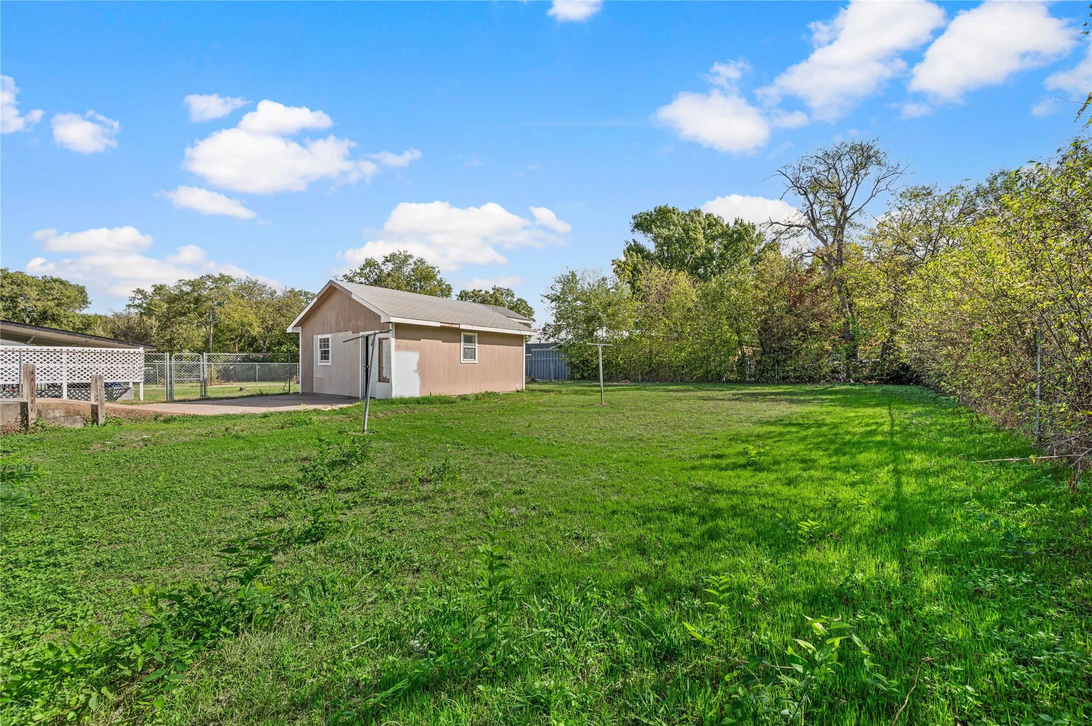 Single Family Residence For Sale in Dallas County , 6628 Glesman Street, Dallas, Texas 75232, 2 Bedroom, 1 Bathroom, Garage spaces, 567 Sqft, built in 1948, mls#21409245, Real Estate Agent in Dallas, Homes For Sale in Dallas county, Homes For Sale in Dallas, Realtor in Dallas Texas, Real Estate Brokerage Independent Realty Texas, Luminita Cordes Realtor