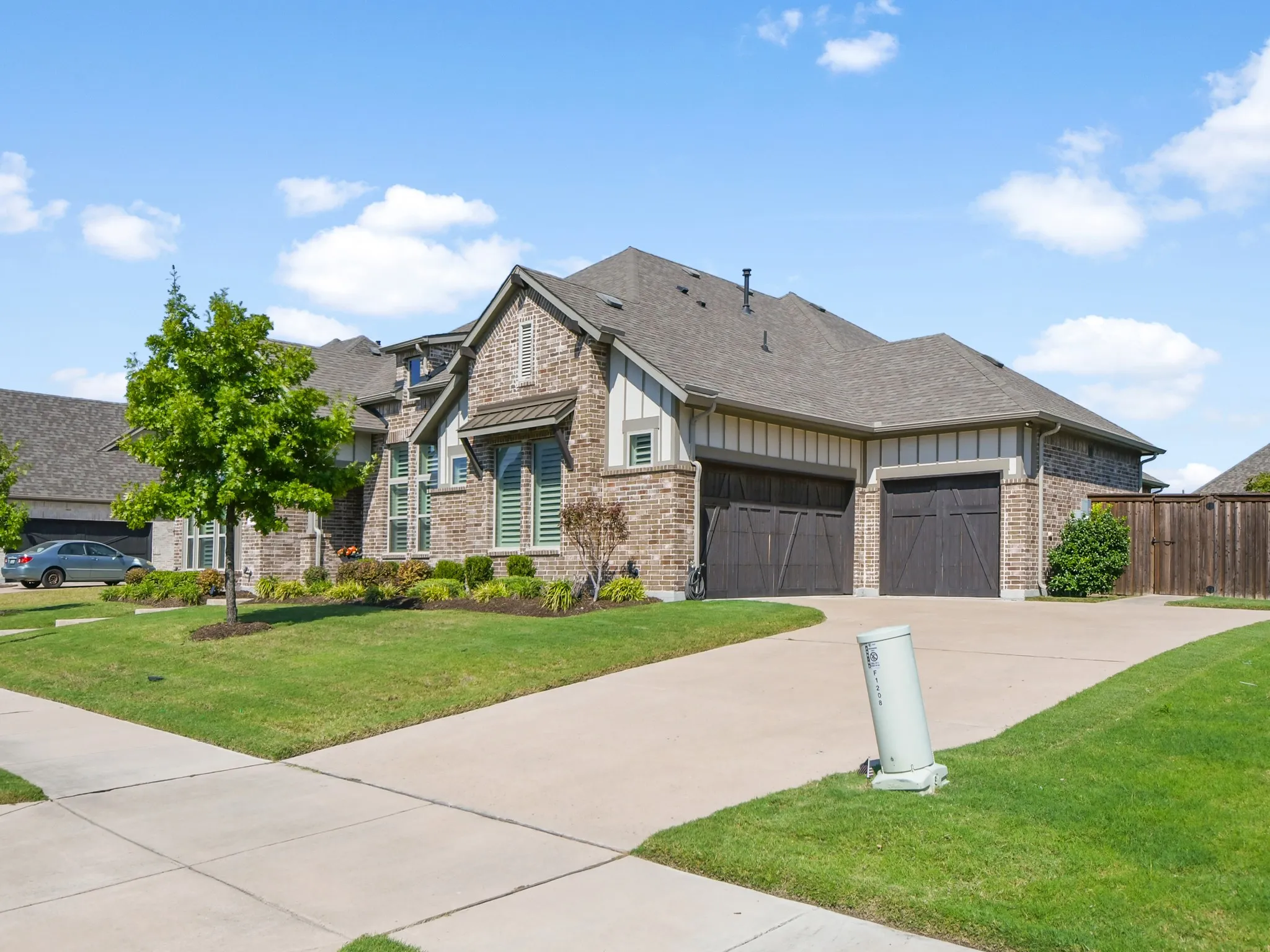 Single Family Residence For Sale in Rockwall County , 1208 Middleton Drive, Rockwall, Texas 75087, 4 Bedroom, 4 Bathroom, 3 Garage spaces, 3,222 Sqft, built in 2020, mls#21410168, Real Estate Agent in Rockwall, Homes For Sale in Rockwall county, Homes For Sale in Rockwall, Realtor in Rockwall Texas, Real Estate Brokerage Independent Realty Texas, Luminita Cordes Realtor