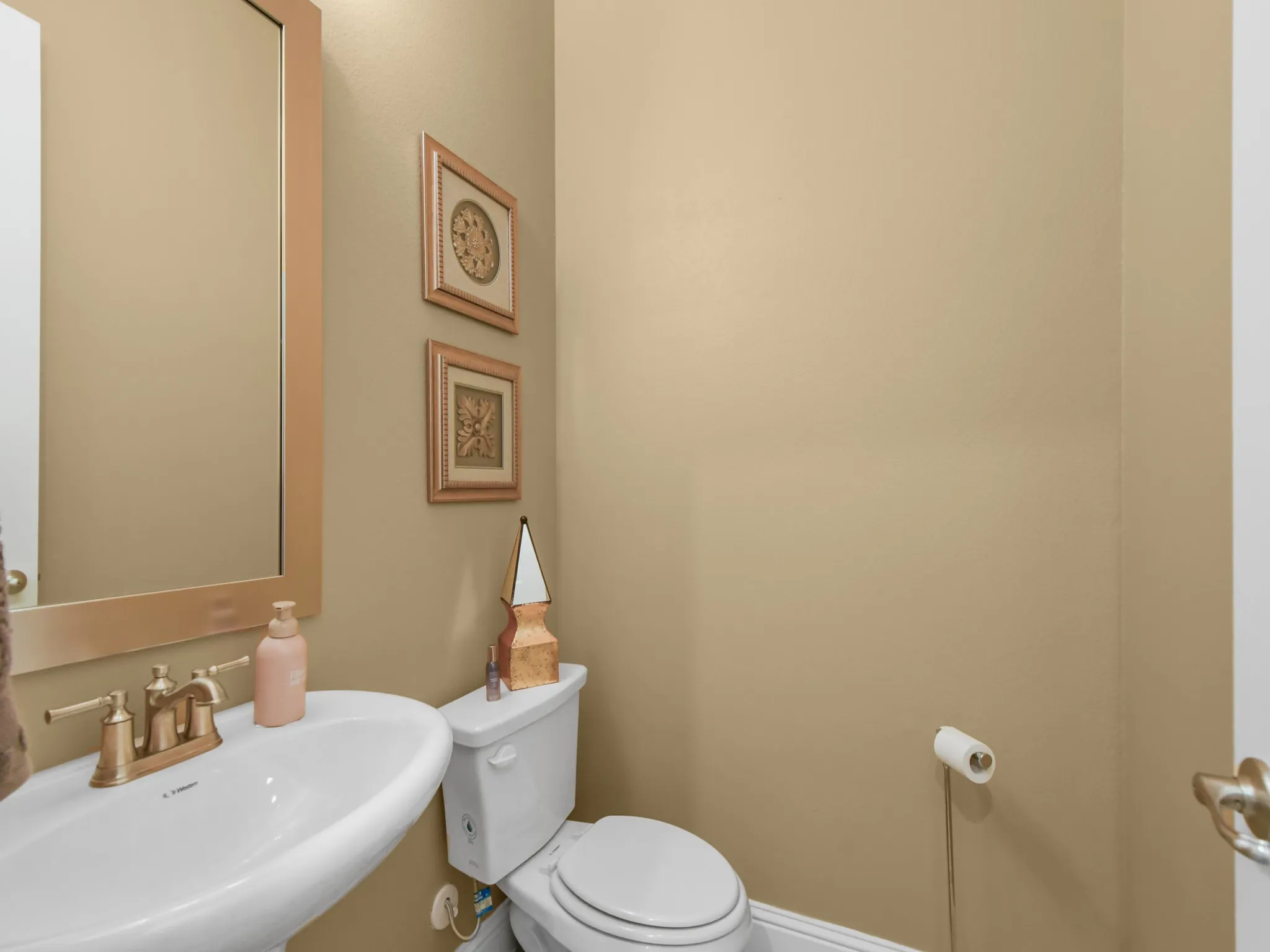 Single Family Residence For Sale in Rockwall County , 1208 Middleton Drive, Rockwall, Texas 75087, 4 Bedroom, 4 Bathroom, 3 Garage spaces, 3,222 Sqft, built in 2020, mls#21410168, Real Estate Agent in Rockwall, Homes For Sale in Rockwall county, Homes For Sale in Rockwall, Realtor in Rockwall Texas, Real Estate Brokerage Independent Realty Texas, Luminita Cordes Realtor
