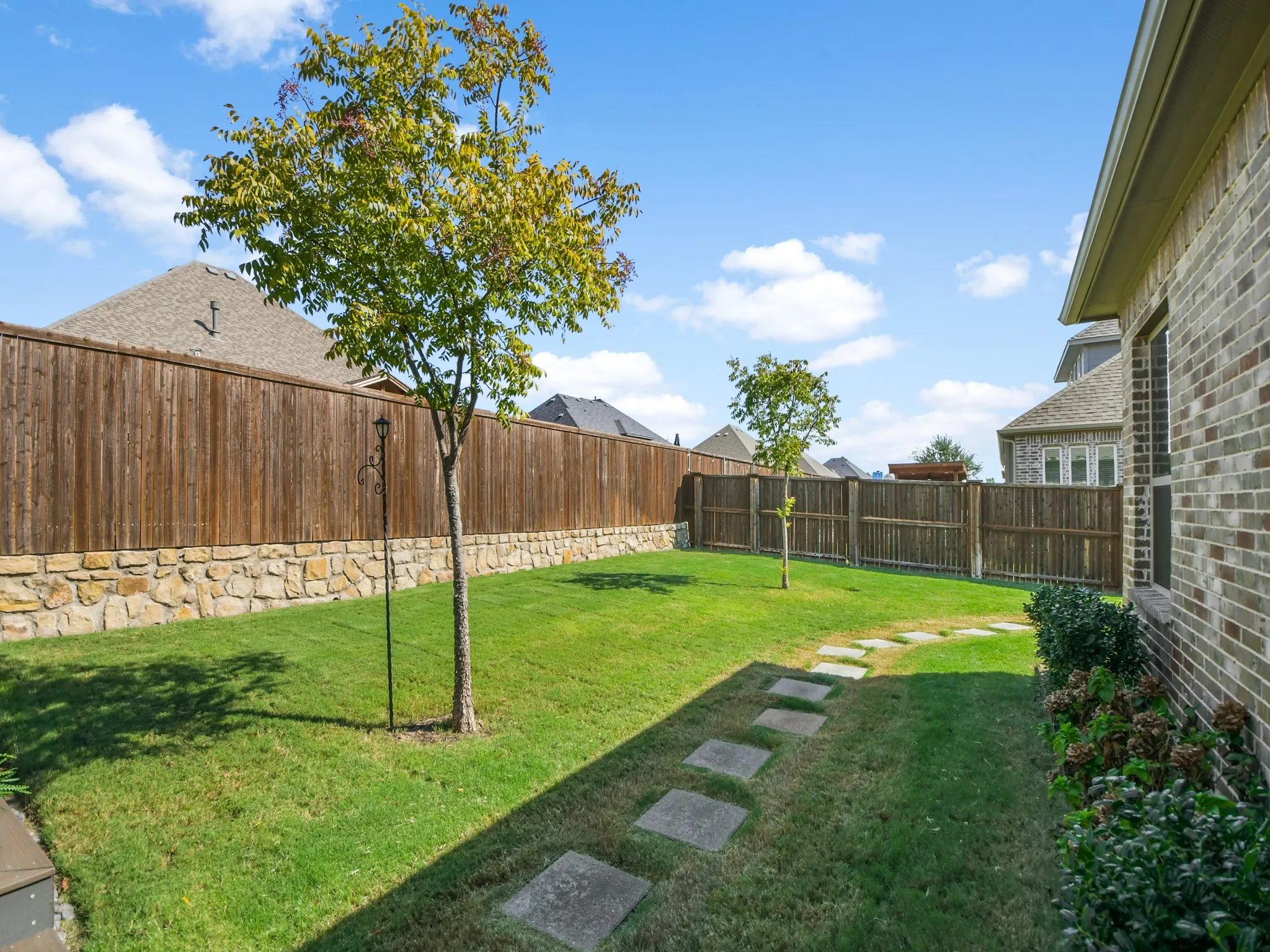 Single Family Residence For Sale in Rockwall County , 1208 Middleton Drive, Rockwall, Texas 75087, 4 Bedroom, 4 Bathroom, 3 Garage spaces, 3,222 Sqft, built in 2020, mls#21410168, Real Estate Agent in Rockwall, Homes For Sale in Rockwall county, Homes For Sale in Rockwall, Realtor in Rockwall Texas, Real Estate Brokerage Independent Realty Texas, Luminita Cordes Realtor
