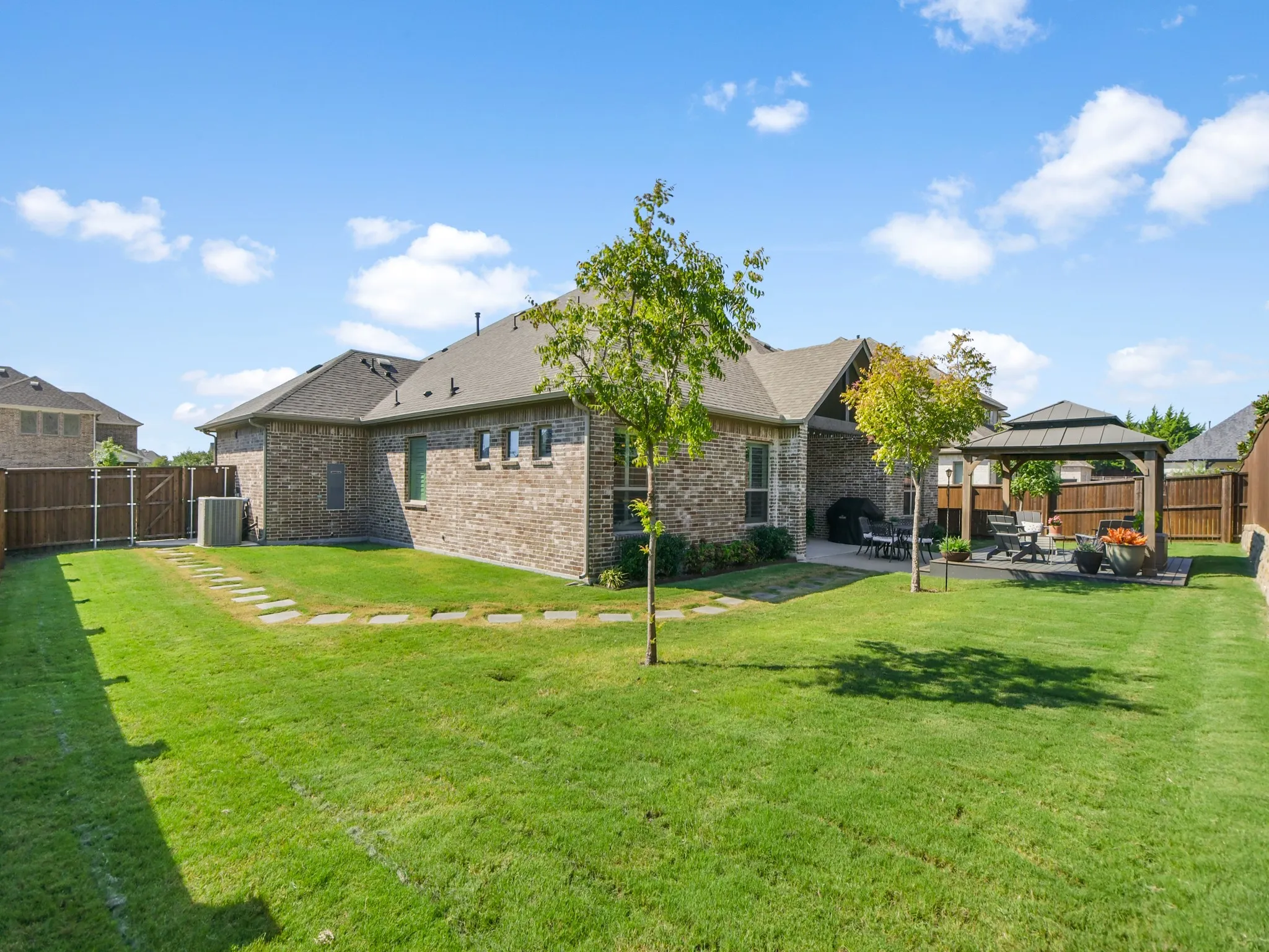 Single Family Residence For Sale in Rockwall County , 1208 Middleton Drive, Rockwall, Texas 75087, 4 Bedroom, 4 Bathroom, 3 Garage spaces, 3,222 Sqft, built in 2020, mls#21410168, Real Estate Agent in Rockwall, Homes For Sale in Rockwall county, Homes For Sale in Rockwall, Realtor in Rockwall Texas, Real Estate Brokerage Independent Realty Texas, Luminita Cordes Realtor