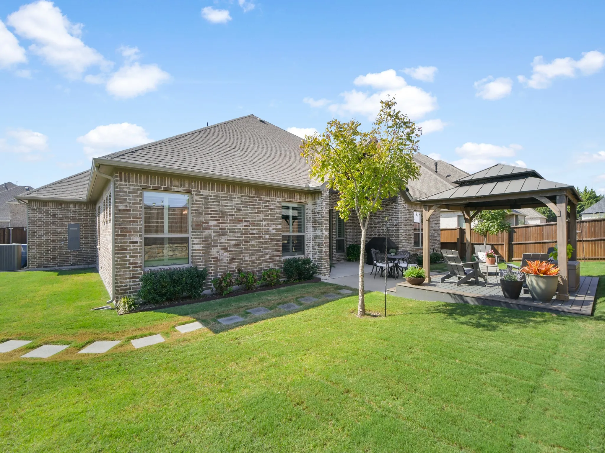 Single Family Residence For Sale in Rockwall County , 1208 Middleton Drive, Rockwall, Texas 75087, 4 Bedroom, 4 Bathroom, 3 Garage spaces, 3,222 Sqft, built in 2020, mls#21410168, Real Estate Agent in Rockwall, Homes For Sale in Rockwall county, Homes For Sale in Rockwall, Realtor in Rockwall Texas, Real Estate Brokerage Independent Realty Texas, Luminita Cordes Realtor