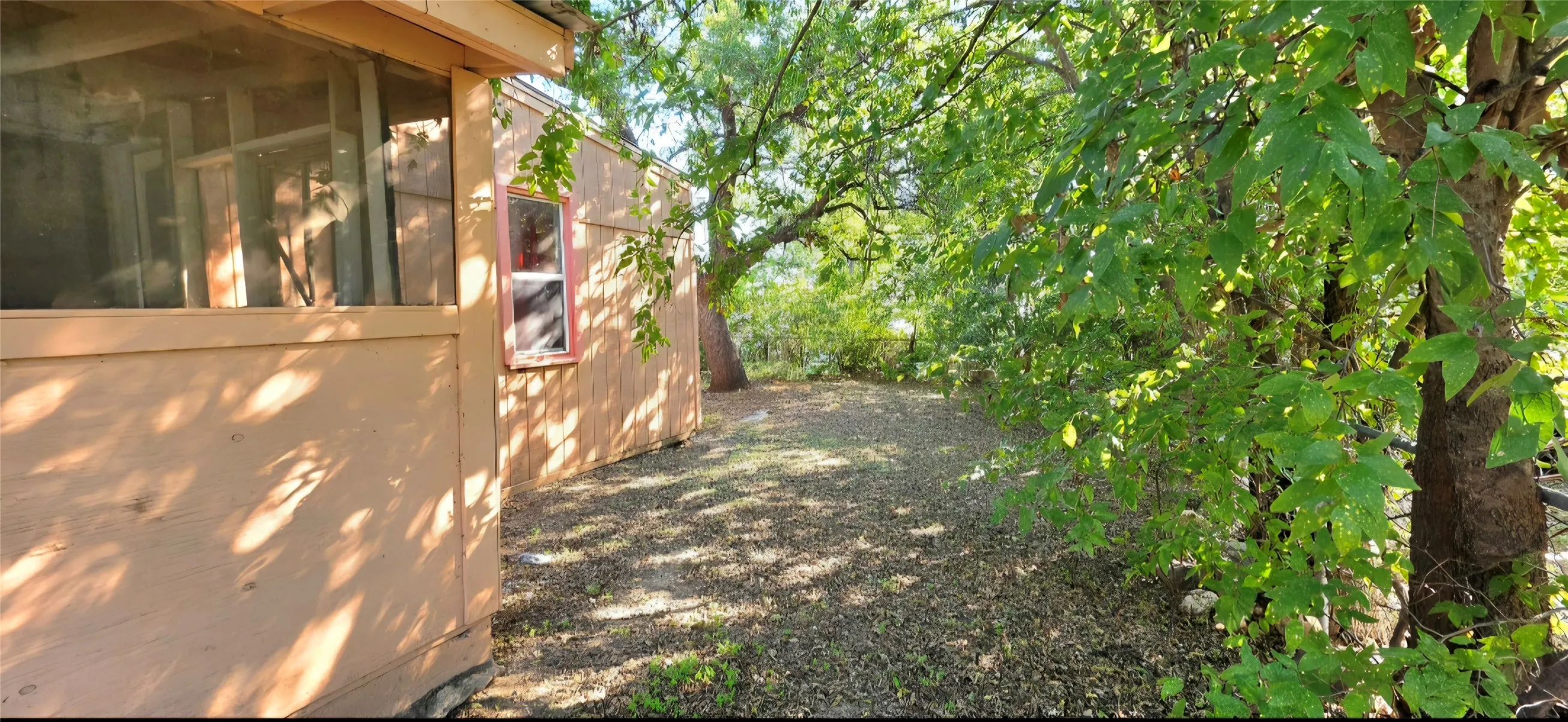 Single Family Residence For Sale in Mc Culloch County , 1003 S Walnut Street, Brady, Texas 76825, 2 Bedroom, 1 Bathroom, Garage spaces, 988 Sqft, built in 1940, mls#21409273, Real Estate Agent in Brady, Homes For Sale in Mc Culloch county, Homes For Sale in Brady, Realtor in Brady Texas, Real Estate Brokerage Independent Realty Texas, Luminita Cordes Realtor