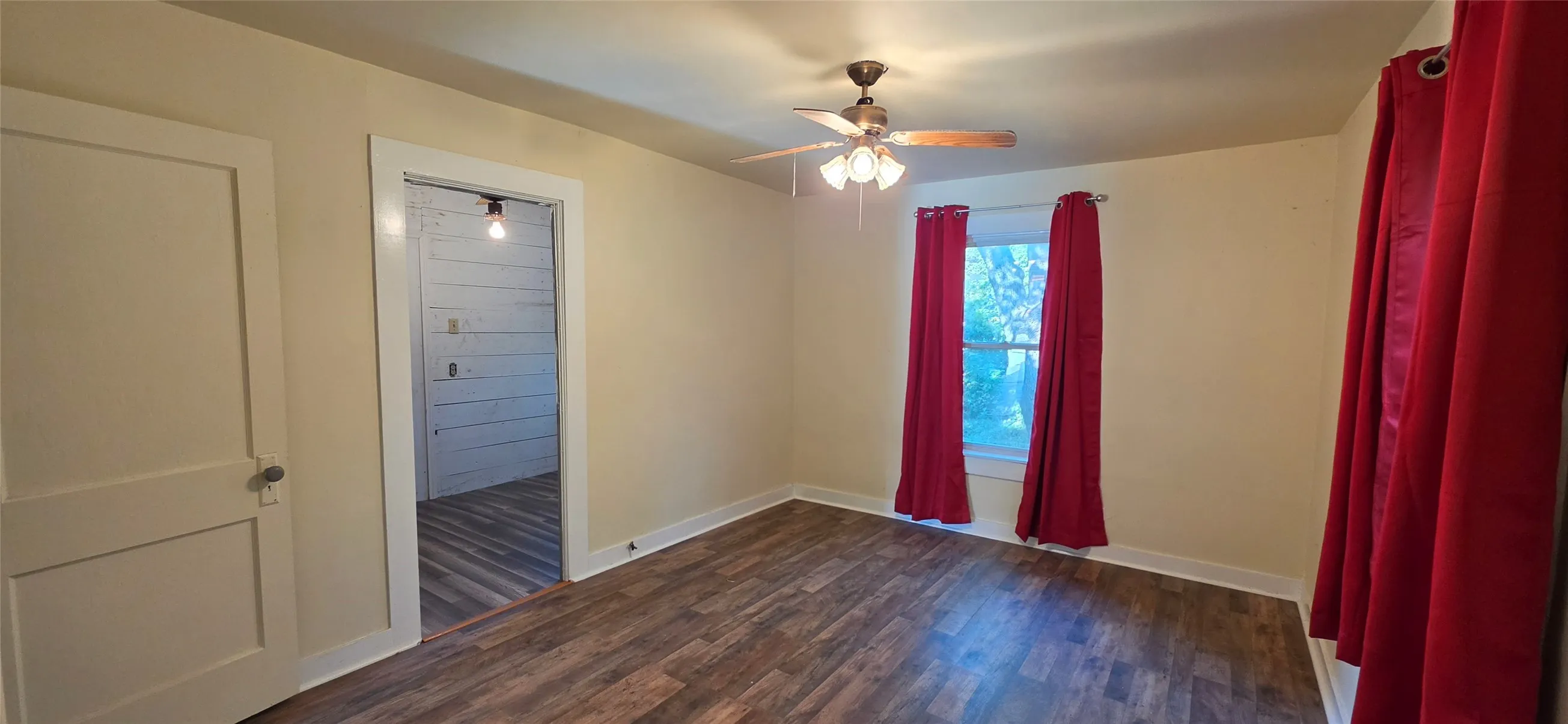 Single Family Residence For Sale in Mc Culloch County , 1003 S Walnut Street, Brady, Texas 76825, 2 Bedroom, 1 Bathroom, Garage spaces, 988 Sqft, built in 1940, mls#21409273, Real Estate Agent in Brady, Homes For Sale in Mc Culloch county, Homes For Sale in Brady, Realtor in Brady Texas, Real Estate Brokerage Independent Realty Texas, Luminita Cordes Realtor