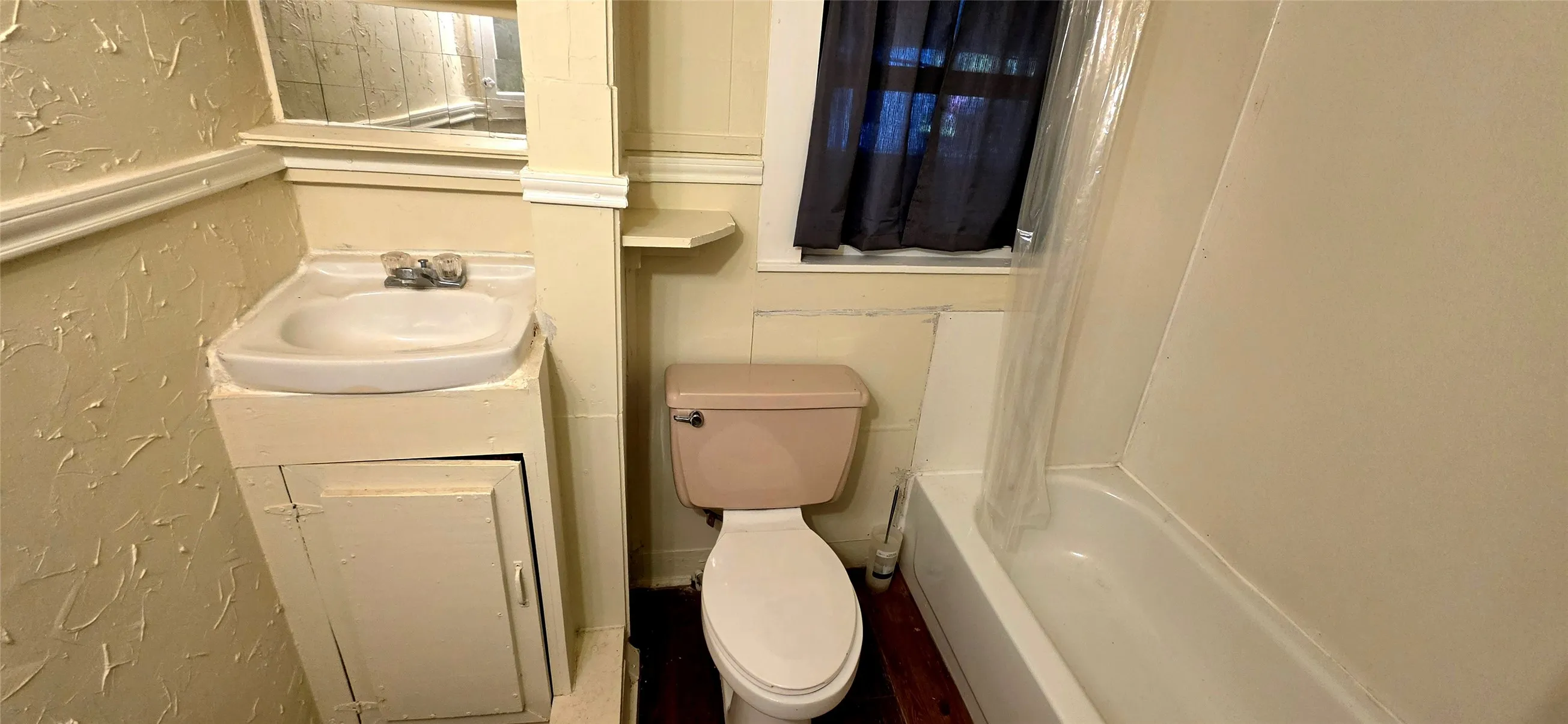 Single Family Residence For Sale in Mc Culloch County , 1003 S Walnut Street, Brady, Texas 76825, 2 Bedroom, 1 Bathroom, Garage spaces, 988 Sqft, built in 1940, mls#21409273, Real Estate Agent in Brady, Homes For Sale in Mc Culloch county, Homes For Sale in Brady, Realtor in Brady Texas, Real Estate Brokerage Independent Realty Texas, Luminita Cordes Realtor