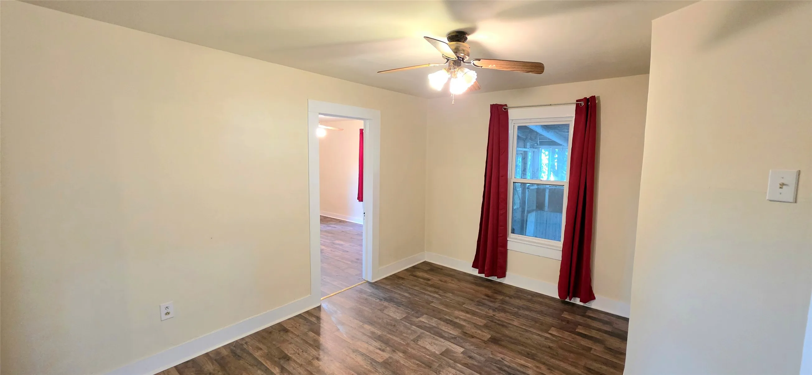 Single Family Residence For Sale in Mc Culloch County , 1003 S Walnut Street, Brady, Texas 76825, 2 Bedroom, 1 Bathroom, Garage spaces, 988 Sqft, built in 1940, mls#21409273, Real Estate Agent in Brady, Homes For Sale in Mc Culloch county, Homes For Sale in Brady, Realtor in Brady Texas, Real Estate Brokerage Independent Realty Texas, Luminita Cordes Realtor