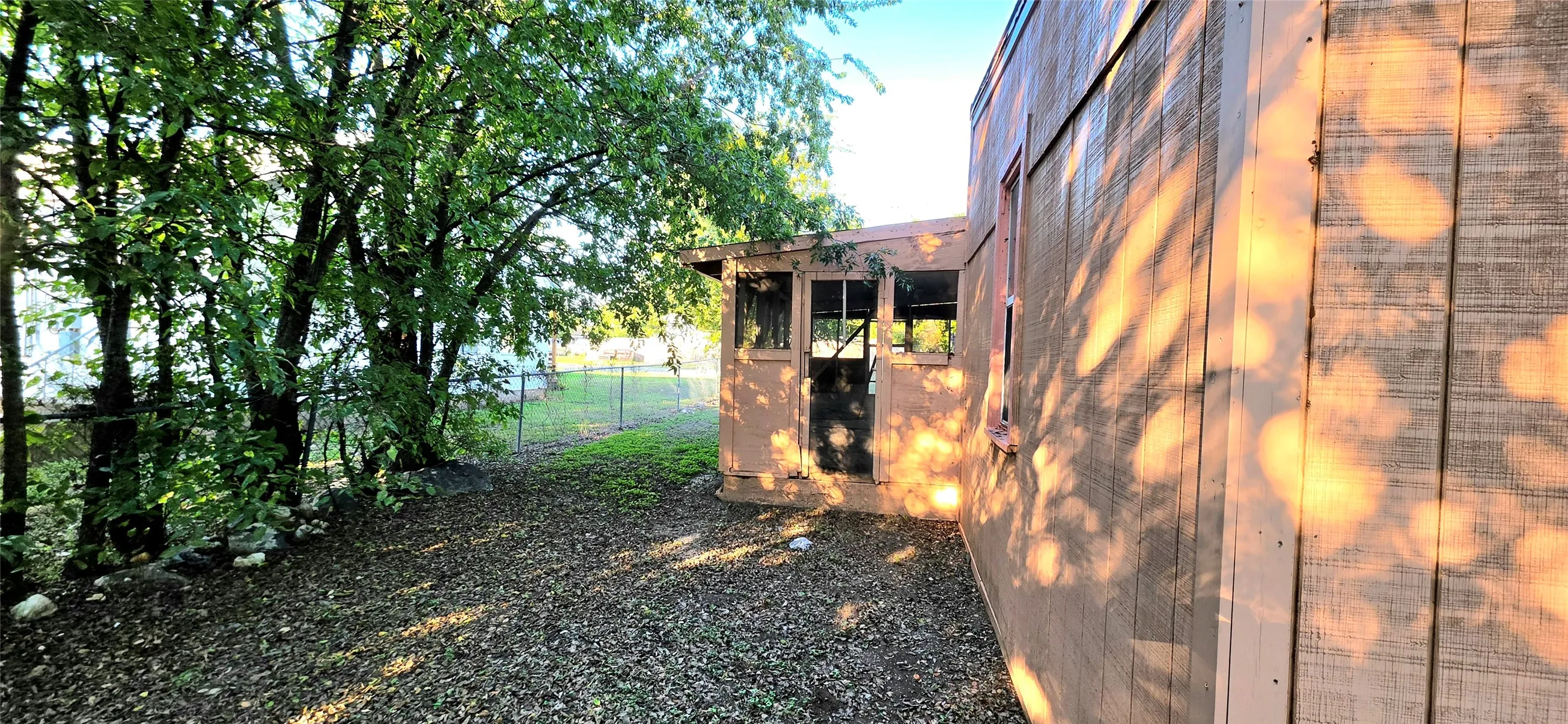 Single Family Residence For Sale in Mc Culloch County , 1003 S Walnut Street, Brady, Texas 76825, 2 Bedroom, 1 Bathroom, Garage spaces, 988 Sqft, built in 1940, mls#21409273, Real Estate Agent in Brady, Homes For Sale in Mc Culloch county, Homes For Sale in Brady, Realtor in Brady Texas, Real Estate Brokerage Independent Realty Texas, Luminita Cordes Realtor