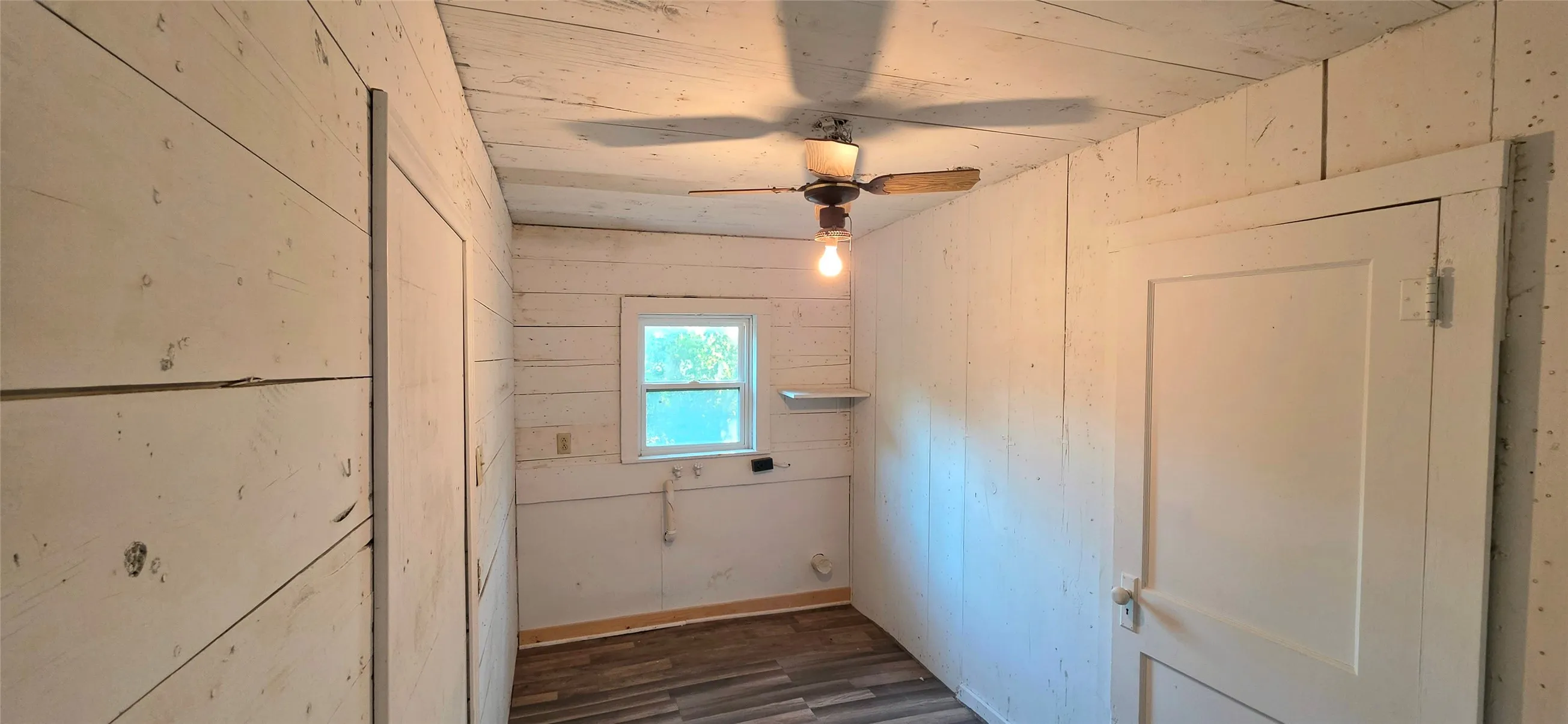 Single Family Residence For Sale in Mc Culloch County , 1003 S Walnut Street, Brady, Texas 76825, 2 Bedroom, 1 Bathroom, Garage spaces, 988 Sqft, built in 1940, mls#21409273, Real Estate Agent in Brady, Homes For Sale in Mc Culloch county, Homes For Sale in Brady, Realtor in Brady Texas, Real Estate Brokerage Independent Realty Texas, Luminita Cordes Realtor
