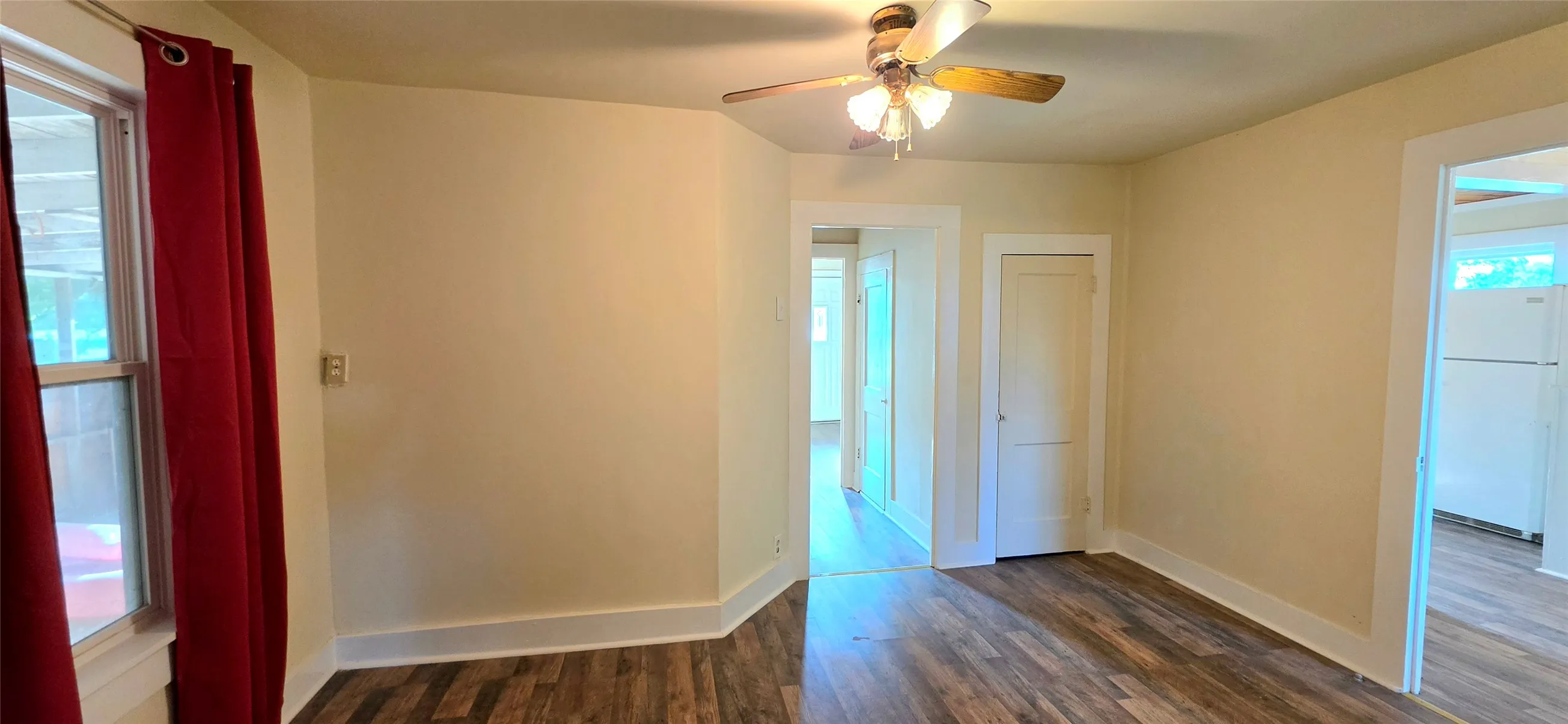 Single Family Residence For Sale in Mc Culloch County , 1003 S Walnut Street, Brady, Texas 76825, 2 Bedroom, 1 Bathroom, Garage spaces, 988 Sqft, built in 1940, mls#21409273, Real Estate Agent in Brady, Homes For Sale in Mc Culloch county, Homes For Sale in Brady, Realtor in Brady Texas, Real Estate Brokerage Independent Realty Texas, Luminita Cordes Realtor