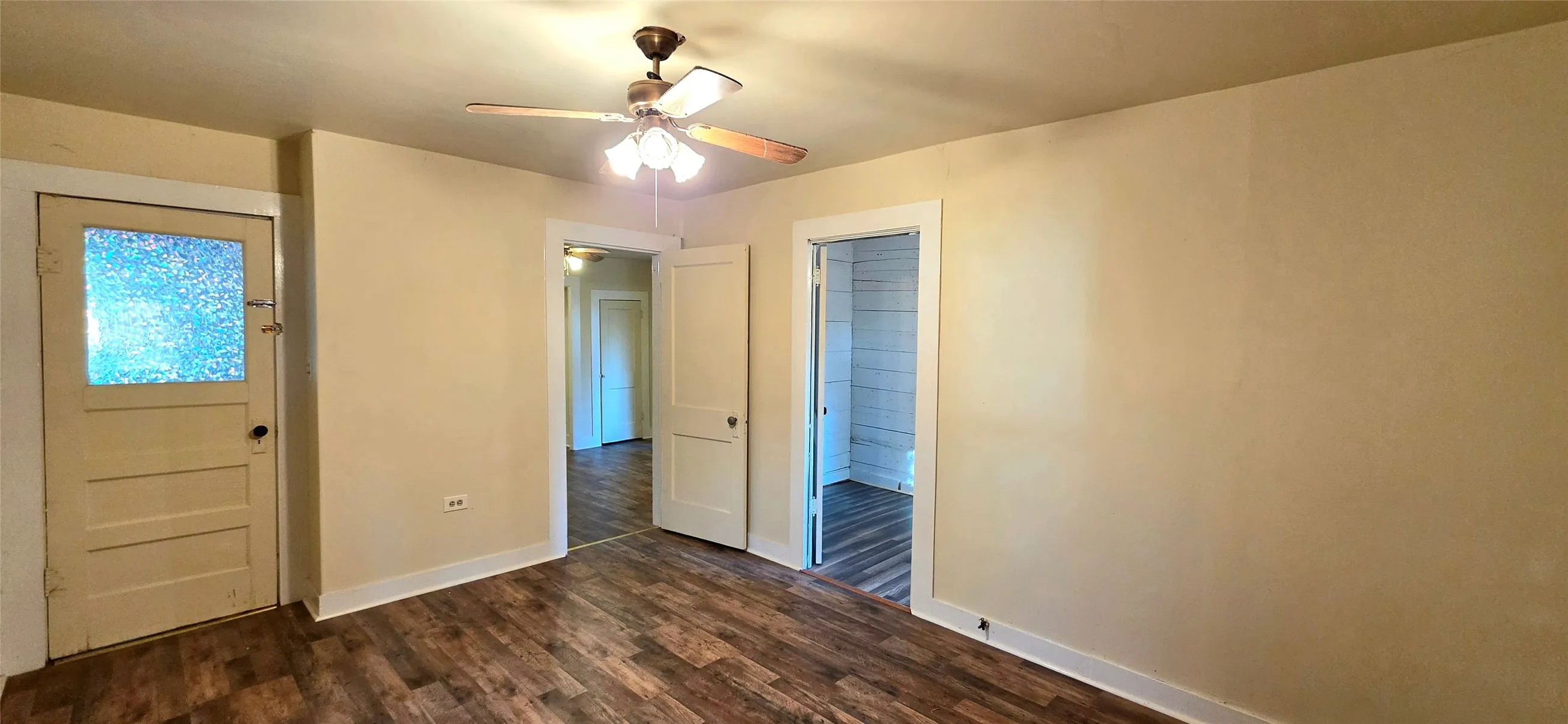 Single Family Residence For Sale in Mc Culloch County , 1003 S Walnut Street, Brady, Texas 76825, 2 Bedroom, 1 Bathroom, Garage spaces, 988 Sqft, built in 1940, mls#21409273, Real Estate Agent in Brady, Homes For Sale in Mc Culloch county, Homes For Sale in Brady, Realtor in Brady Texas, Real Estate Brokerage Independent Realty Texas, Luminita Cordes Realtor
