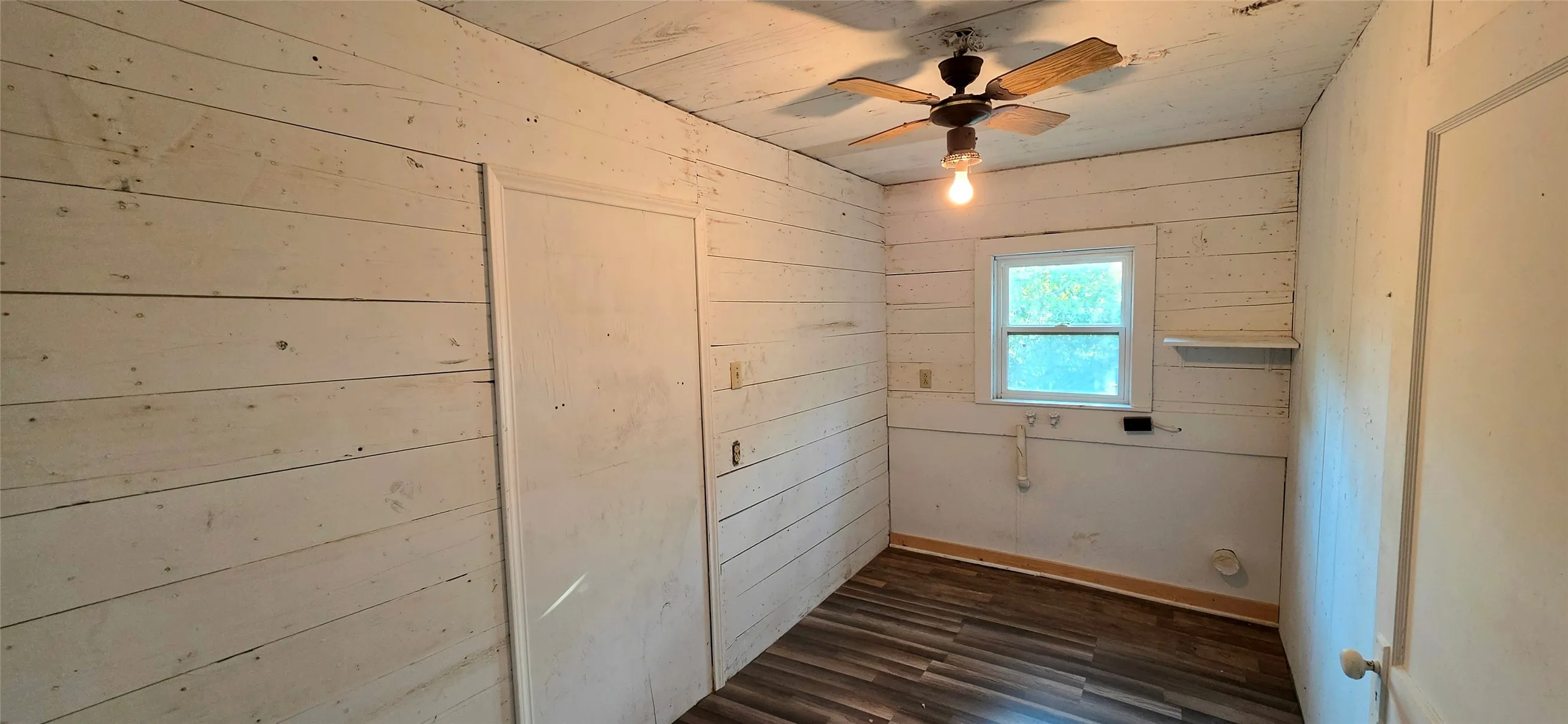 Single Family Residence For Sale in Mc Culloch County , 1003 S Walnut Street, Brady, Texas 76825, 2 Bedroom, 1 Bathroom, Garage spaces, 988 Sqft, built in 1940, mls#21409273, Real Estate Agent in Brady, Homes For Sale in Mc Culloch county, Homes For Sale in Brady, Realtor in Brady Texas, Real Estate Brokerage Independent Realty Texas, Luminita Cordes Realtor