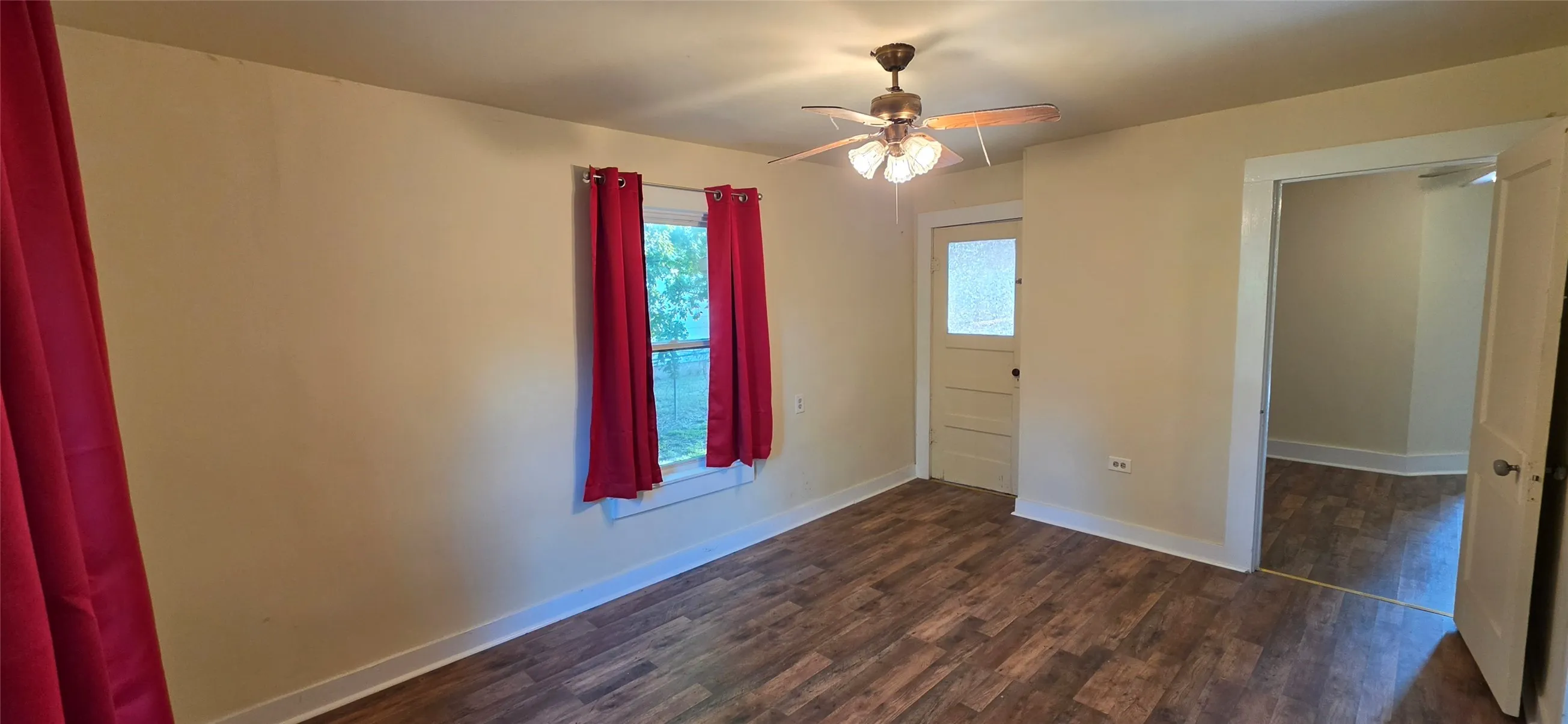 Single Family Residence For Sale in Mc Culloch County , 1003 S Walnut Street, Brady, Texas 76825, 2 Bedroom, 1 Bathroom, Garage spaces, 988 Sqft, built in 1940, mls#21409273, Real Estate Agent in Brady, Homes For Sale in Mc Culloch county, Homes For Sale in Brady, Realtor in Brady Texas, Real Estate Brokerage Independent Realty Texas, Luminita Cordes Realtor