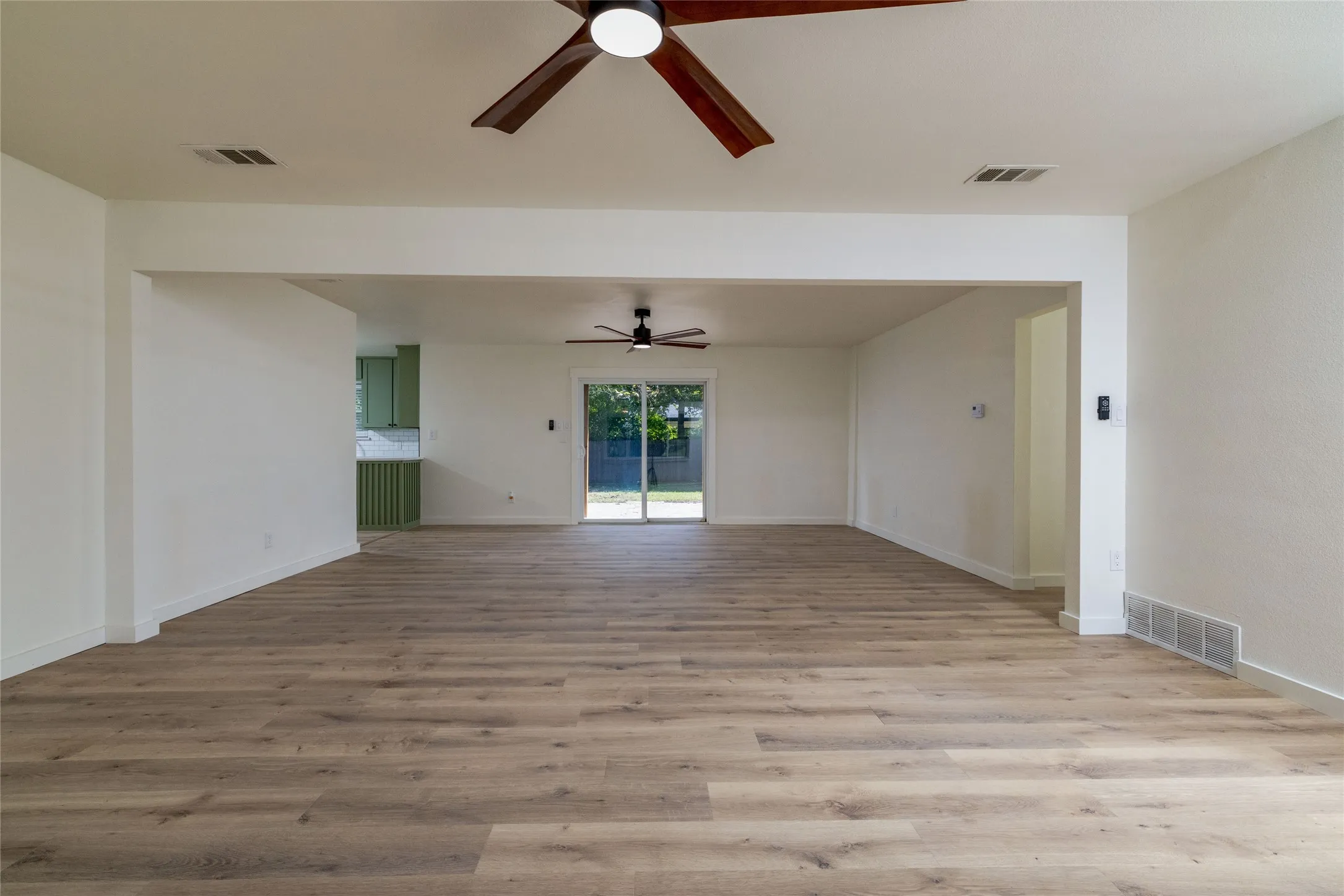 Single Family Residence For Sale in Tarrant County , 102 Juniper Street, Mansfield, Texas 76063, 3 Bedroom, 2 Bathroom, 2 Garage spaces, 1,614 Sqft, built in 1960, mls#21410213, Real Estate Agent in Mansfield, Homes For Sale in Tarrant county, Homes For Sale in Mansfield, Realtor in Mansfield Texas, Real Estate Brokerage Independent Realty Texas, Luminita Cordes Realtor