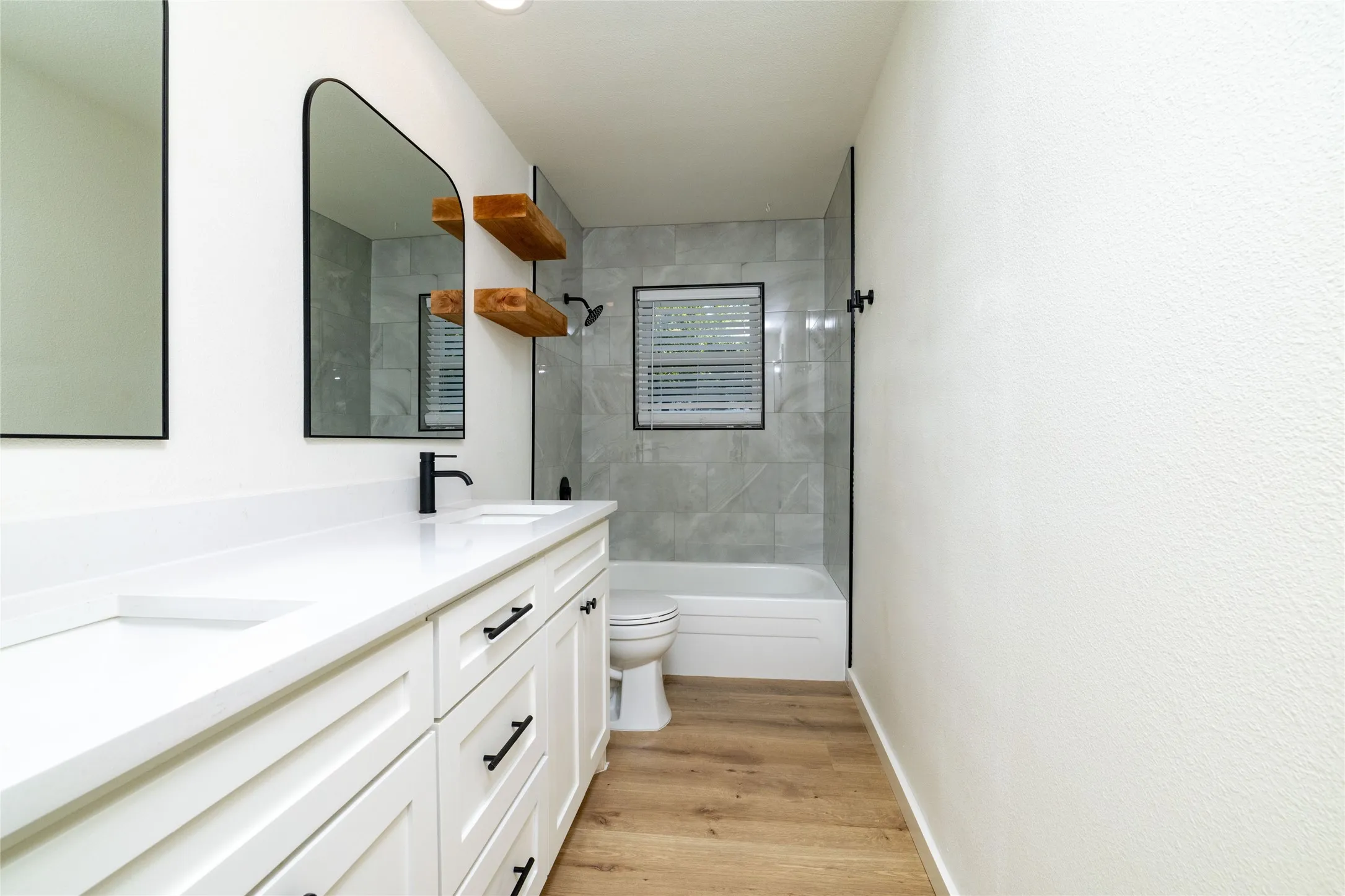 Single Family Residence For Sale in Tarrant County , 102 Juniper Street, Mansfield, Texas 76063, 3 Bedroom, 2 Bathroom, 2 Garage spaces, 1,614 Sqft, built in 1960, mls#21410213, Real Estate Agent in Mansfield, Homes For Sale in Tarrant county, Homes For Sale in Mansfield, Realtor in Mansfield Texas, Real Estate Brokerage Independent Realty Texas, Luminita Cordes Realtor