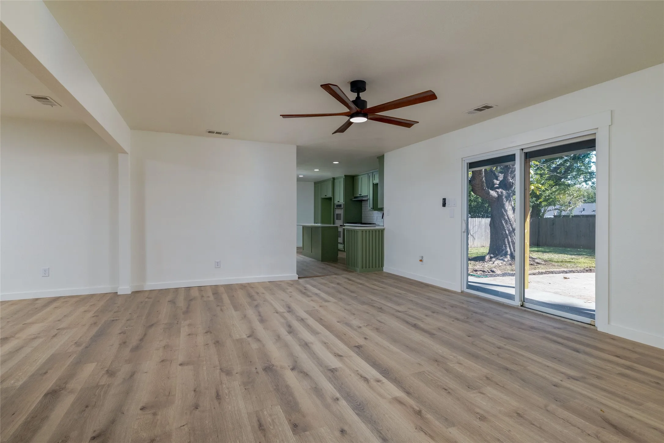 Single Family Residence For Sale in Tarrant County , 102 Juniper Street, Mansfield, Texas 76063, 3 Bedroom, 2 Bathroom, 2 Garage spaces, 1,614 Sqft, built in 1960, mls#21410213, Real Estate Agent in Mansfield, Homes For Sale in Tarrant county, Homes For Sale in Mansfield, Realtor in Mansfield Texas, Real Estate Brokerage Independent Realty Texas, Luminita Cordes Realtor