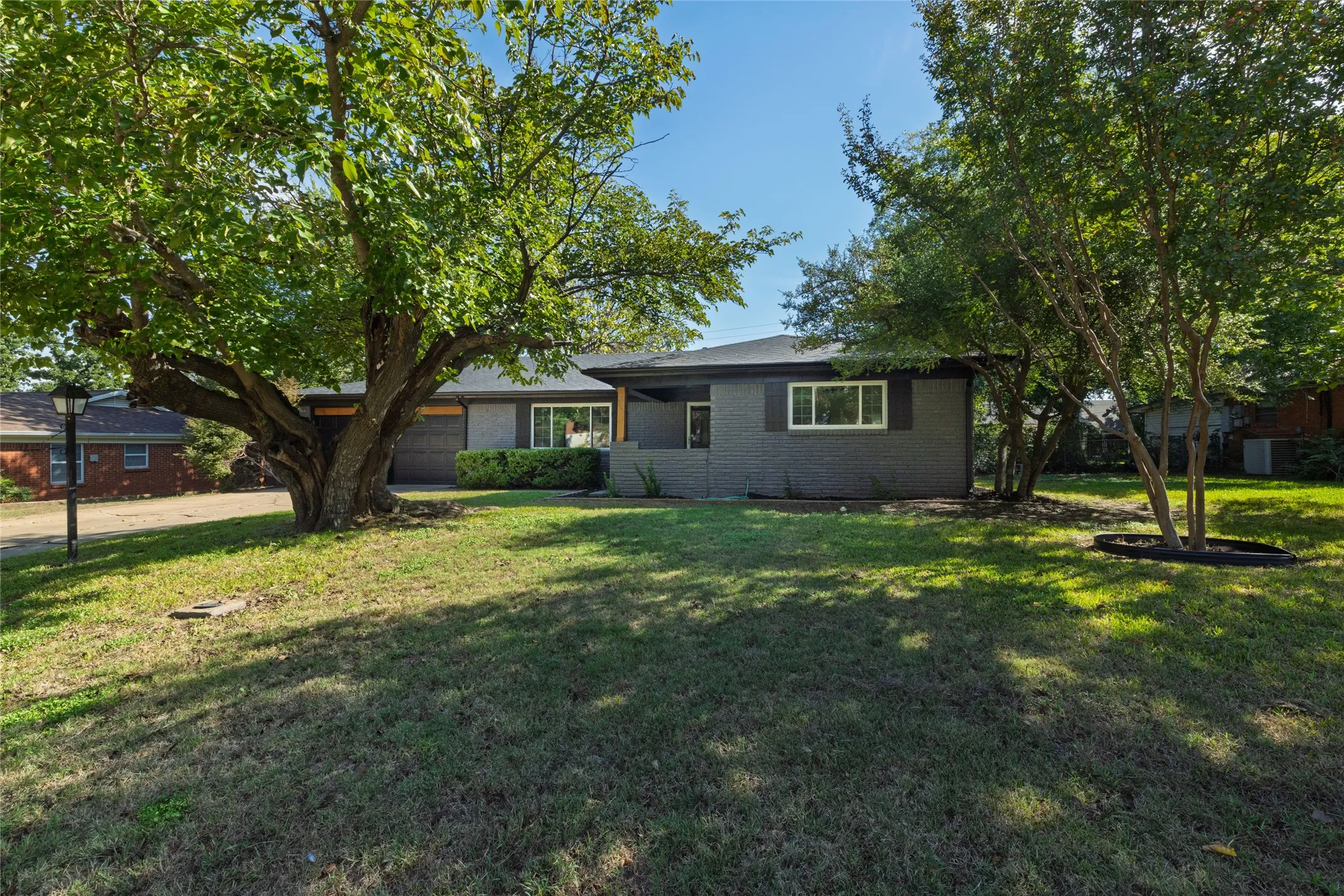Single Family Residence For Sale in Tarrant County , 102 Juniper Street, Mansfield, Texas 76063, 3 Bedroom, 2 Bathroom, 2 Garage spaces, 1,614 Sqft, built in 1960, mls#21410213, Real Estate Agent in Mansfield, Homes For Sale in Tarrant county, Homes For Sale in Mansfield, Realtor in Mansfield Texas, Real Estate Brokerage Independent Realty Texas, Luminita Cordes Realtor