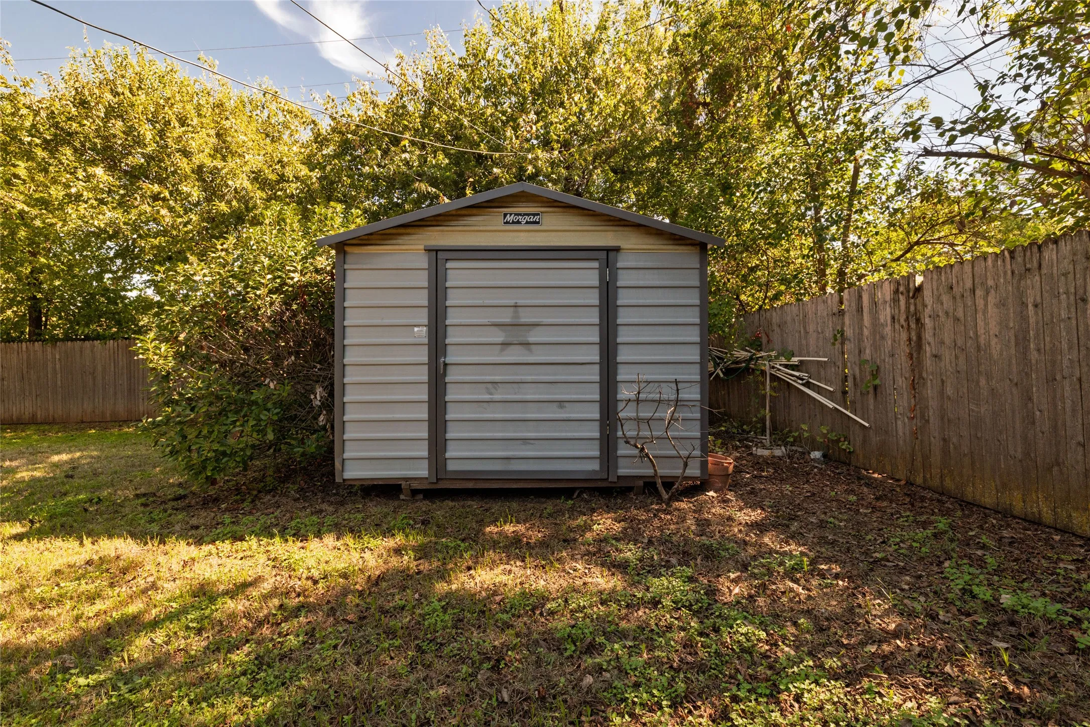 Single Family Residence For Sale in Tarrant County , 102 Juniper Street, Mansfield, Texas 76063, 3 Bedroom, 2 Bathroom, 2 Garage spaces, 1,614 Sqft, built in 1960, mls#21410213, Real Estate Agent in Mansfield, Homes For Sale in Tarrant county, Homes For Sale in Mansfield, Realtor in Mansfield Texas, Real Estate Brokerage Independent Realty Texas, Luminita Cordes Realtor
