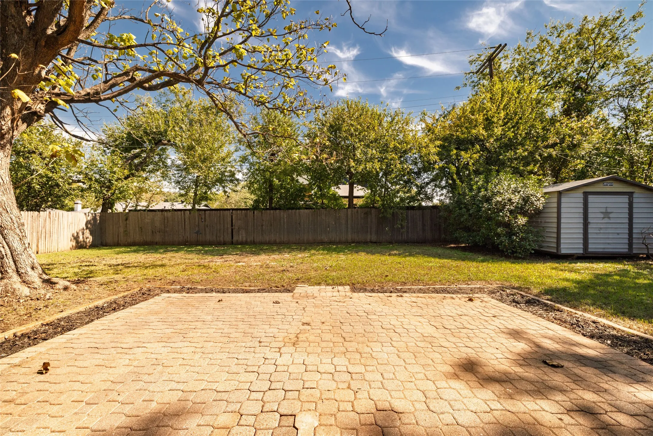 Single Family Residence For Sale in Tarrant County , 102 Juniper Street, Mansfield, Texas 76063, 3 Bedroom, 2 Bathroom, 2 Garage spaces, 1,614 Sqft, built in 1960, mls#21410213, Real Estate Agent in Mansfield, Homes For Sale in Tarrant county, Homes For Sale in Mansfield, Realtor in Mansfield Texas, Real Estate Brokerage Independent Realty Texas, Luminita Cordes Realtor