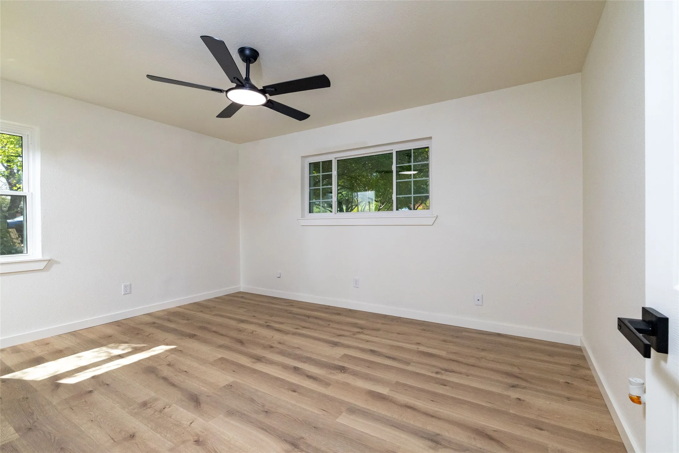Single Family Residence For Sale in Tarrant County , 102 Juniper Street, Mansfield, Texas 76063, 3 Bedroom, 2 Bathroom, 2 Garage spaces, 1,614 Sqft, built in 1960, mls#21410213, Real Estate Agent in Mansfield, Homes For Sale in Tarrant county, Homes For Sale in Mansfield, Realtor in Mansfield Texas, Real Estate Brokerage Independent Realty Texas, Luminita Cordes Realtor