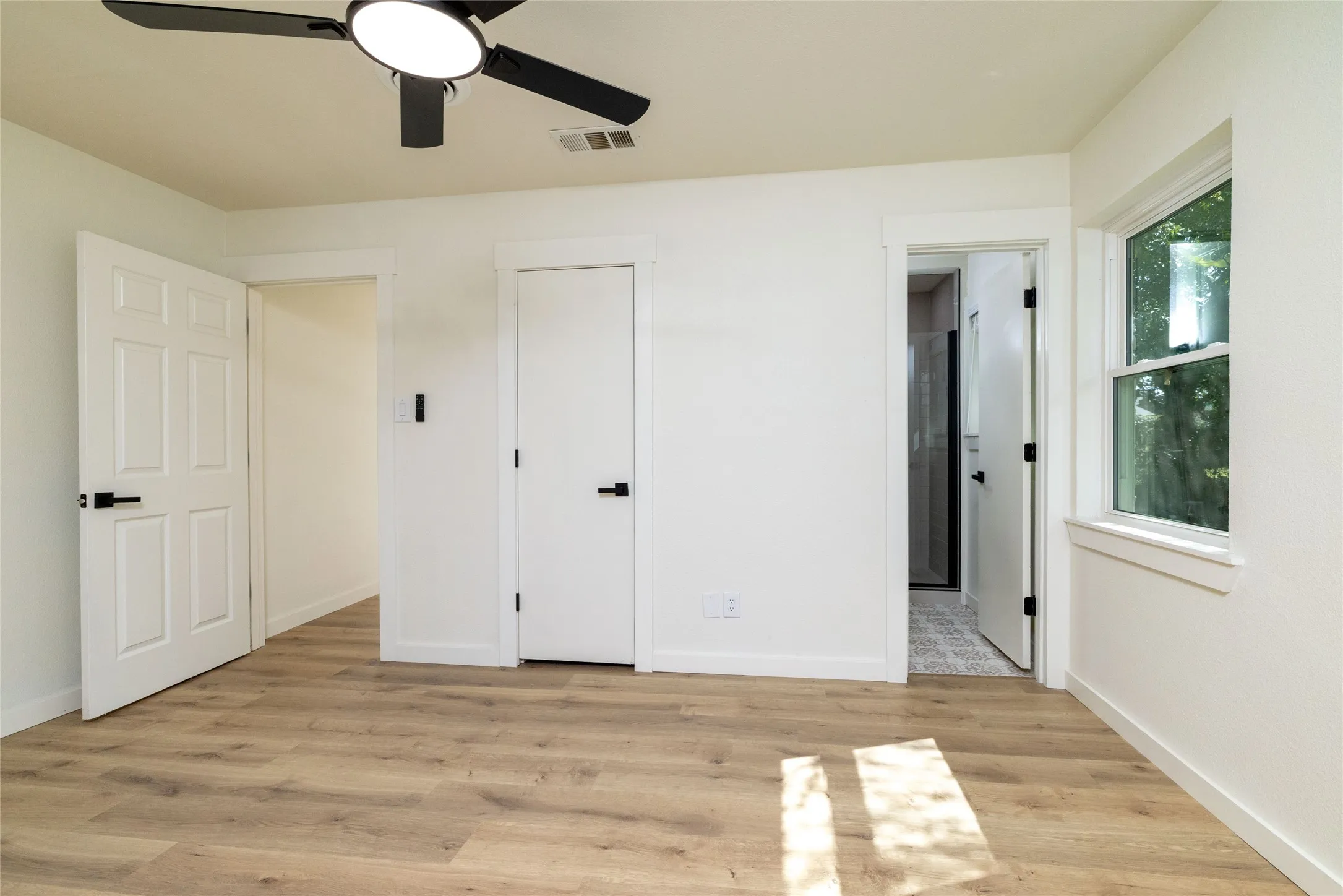 Single Family Residence For Sale in Tarrant County , 102 Juniper Street, Mansfield, Texas 76063, 3 Bedroom, 2 Bathroom, 2 Garage spaces, 1,614 Sqft, built in 1960, mls#21410213, Real Estate Agent in Mansfield, Homes For Sale in Tarrant county, Homes For Sale in Mansfield, Realtor in Mansfield Texas, Real Estate Brokerage Independent Realty Texas, Luminita Cordes Realtor