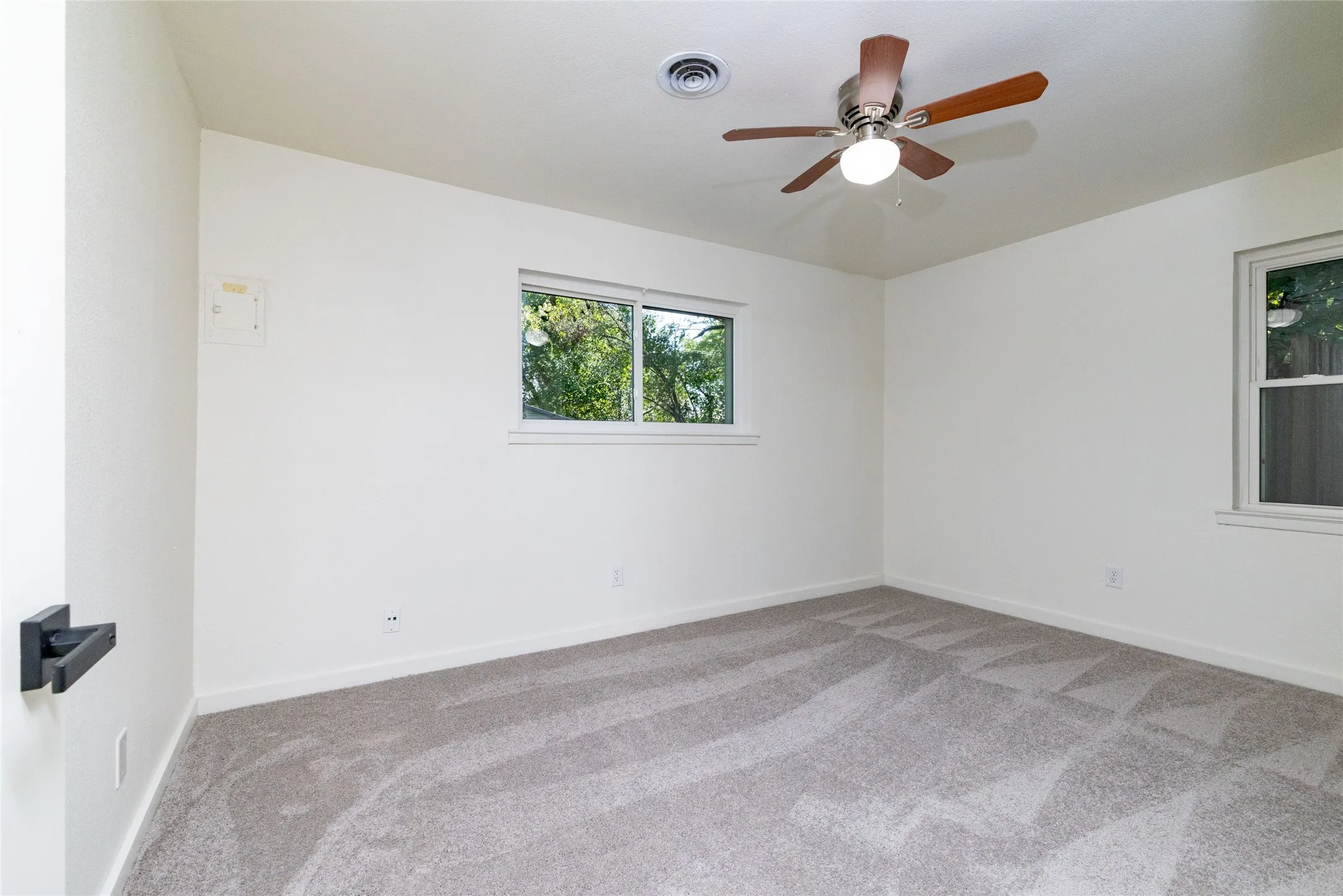 Single Family Residence For Sale in Tarrant County , 102 Juniper Street, Mansfield, Texas 76063, 3 Bedroom, 2 Bathroom, 2 Garage spaces, 1,614 Sqft, built in 1960, mls#21410213, Real Estate Agent in Mansfield, Homes For Sale in Tarrant county, Homes For Sale in Mansfield, Realtor in Mansfield Texas, Real Estate Brokerage Independent Realty Texas, Luminita Cordes Realtor