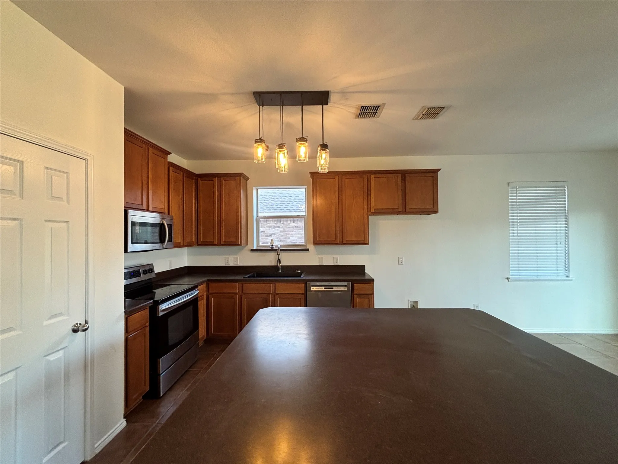 Single Family Residence For Sale in Kaufman County , 1021 San Antonio Drive, Forney, Texas 75126, 5 Bedroom, 4 Bathroom, 2 Garage spaces, 3,476 Sqft, built in 2005, mls#21409291, Real Estate Agent in Forney, Homes For Sale in Kaufman county, Homes For Sale in Forney, Realtor in Forney Texas, Real Estate Brokerage Independent Realty Texas, Luminita Cordes Realtor