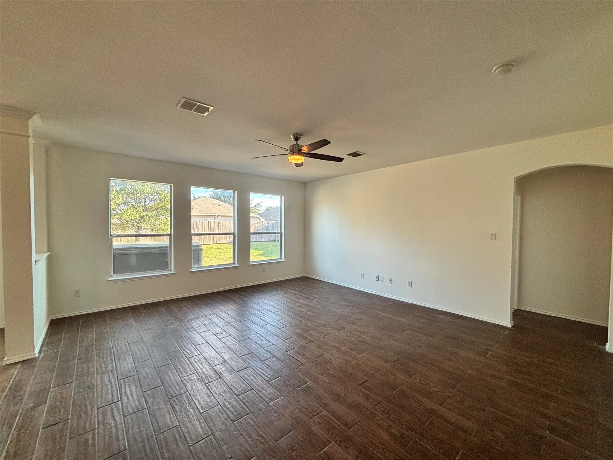 Single Family Residence For Sale in Kaufman County , 1021 San Antonio Drive, Forney, Texas 75126, 5 Bedroom, 4 Bathroom, 2 Garage spaces, 3,476 Sqft, built in 2005, mls#21409291, Real Estate Agent in Forney, Homes For Sale in Kaufman county, Homes For Sale in Forney, Realtor in Forney Texas, Real Estate Brokerage Independent Realty Texas, Luminita Cordes Realtor