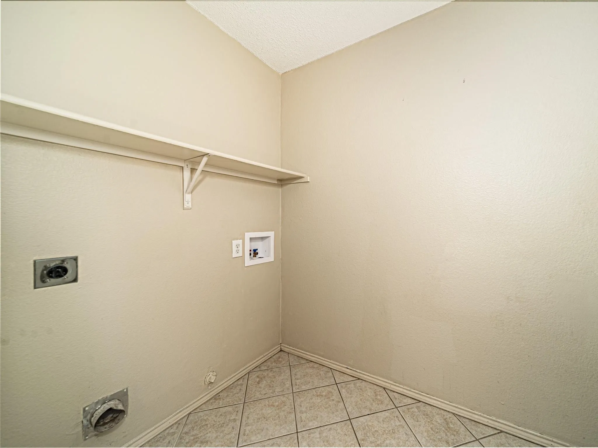 Built-in shelving unit, neutral wall paint, and tiled flooring