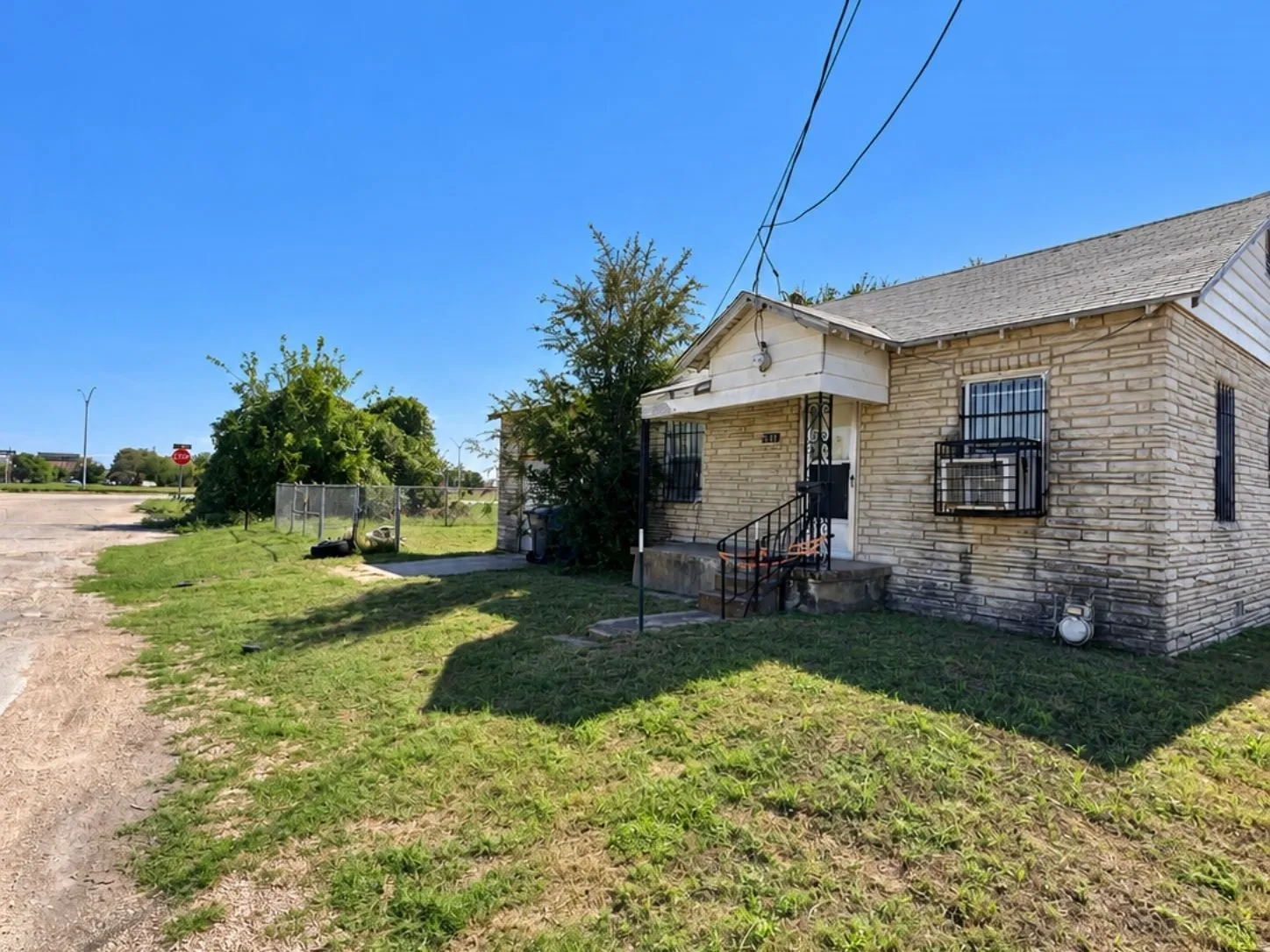 Single Family Residence For Sale in Mc Lennan County , 207 E Church Street, Waco, Texas 76704, 2 Bedroom, 1 Bathroom, 1 Garage spaces, 756 Sqft, built in 1940, mls#21410273, Real Estate Agent in Waco, Homes For Sale in Mc Lennan county, Homes For Sale in Waco, Realtor in Waco Texas, Real Estate Brokerage Independent Realty Texas, Luminita Cordes Realtor