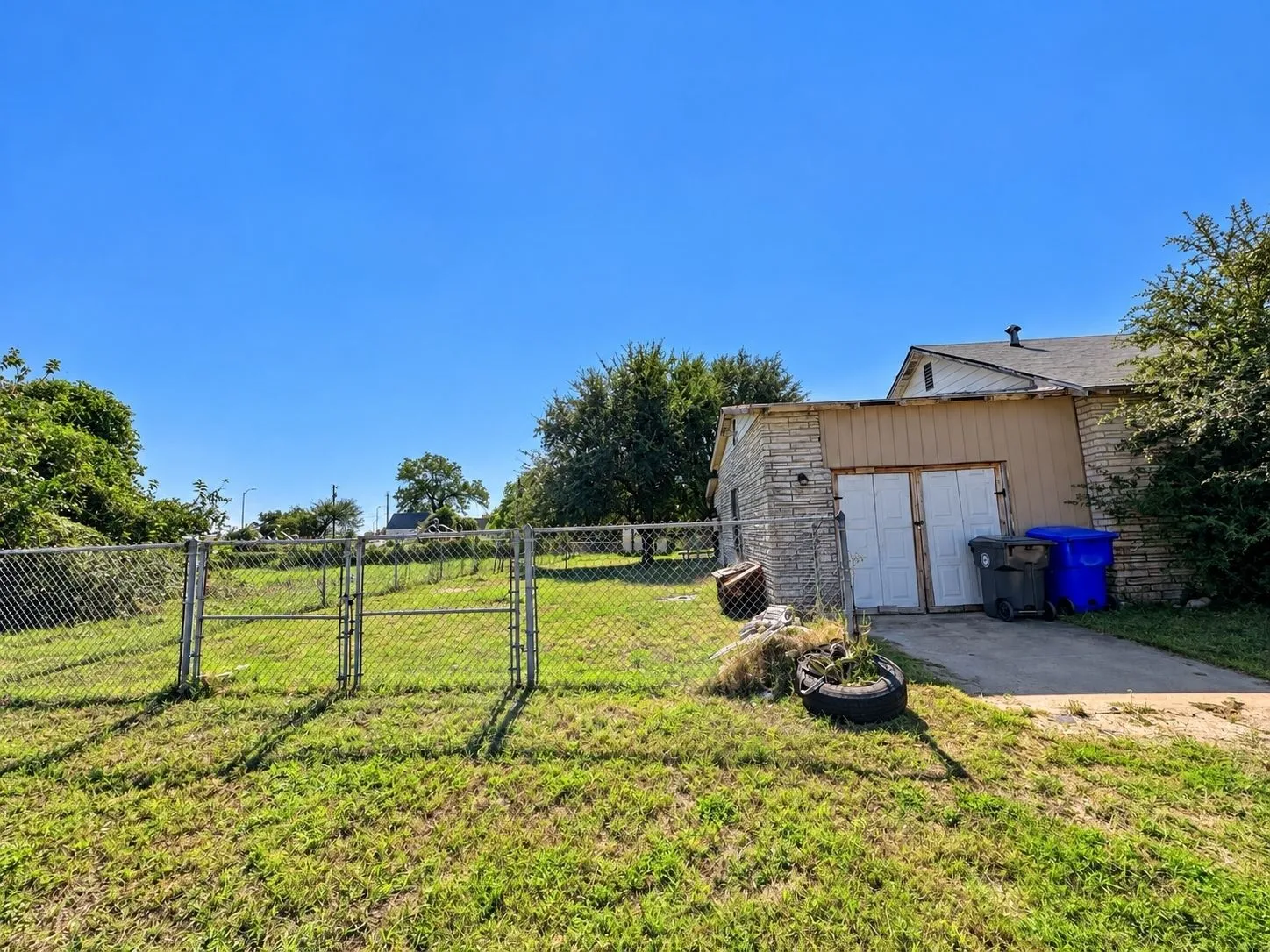 Single Family Residence For Sale in Mc Lennan County , 207 E Church Street, Waco, Texas 76704, 2 Bedroom, 1 Bathroom, 1 Garage spaces, 756 Sqft, built in 1940, mls#21410273, Real Estate Agent in Waco, Homes For Sale in Mc Lennan county, Homes For Sale in Waco, Realtor in Waco Texas, Real Estate Brokerage Independent Realty Texas, Luminita Cordes Realtor