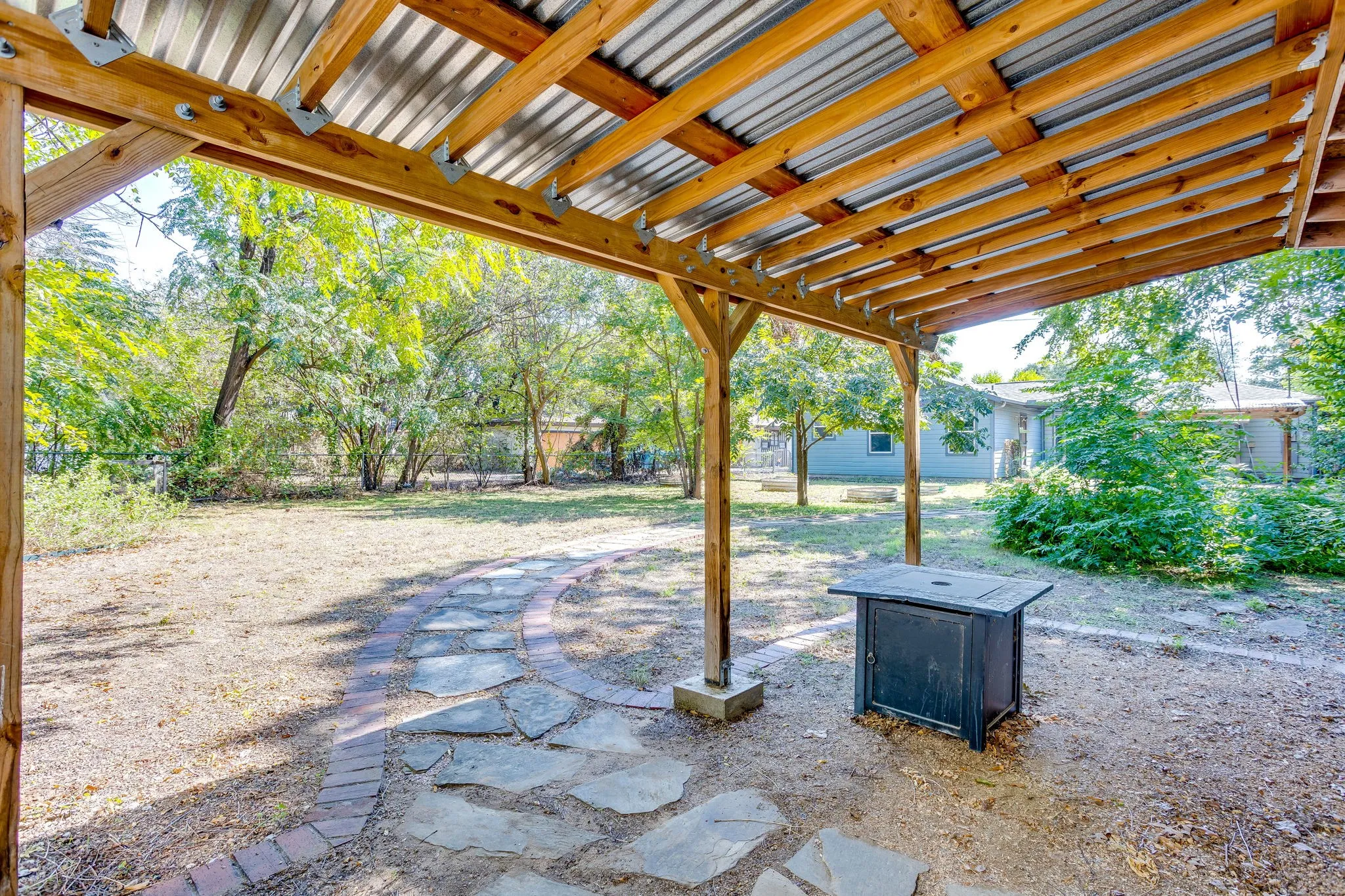 Single Family Residence For Sale in Tarrant County , 5520 Asbury Drive, River Oaks, Texas 76114, 4 Bedroom, 2 Bathroom, Garage spaces, 1,981 Sqft, built in 1951, mls#21382528, Real Estate Agent in River Oaks, Homes For Sale in Tarrant county, Homes For Sale in River Oaks, Realtor in River Oaks Texas, Real Estate Brokerage Independent Realty Texas, Luminita Cordes Realtor