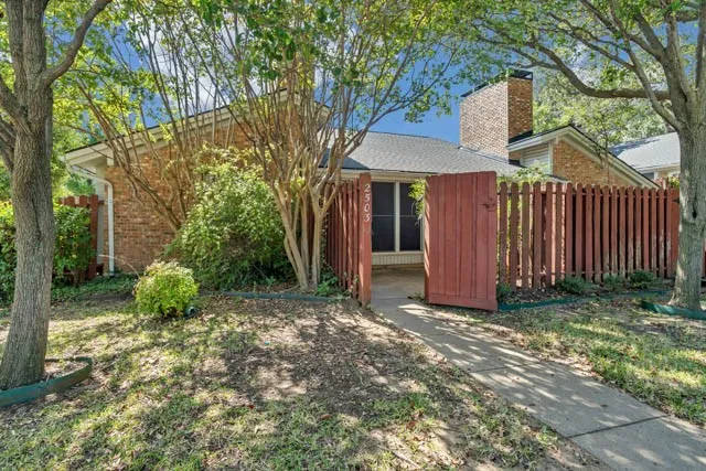 Condominium For Sale in Tarrant County , 2503 Shady Ridge Drive, Bedford, Texas 76021, 1 Bedroom, 1 Bathroom, Garage spaces, 768 Sqft, built in 1981, mls#21410310, Real Estate Agent in Bedford, Homes For Sale in Tarrant county, Homes For Sale in Bedford, Realtor in Bedford Texas, Real Estate Brokerage Independent Realty Texas, Luminita Cordes Realtor