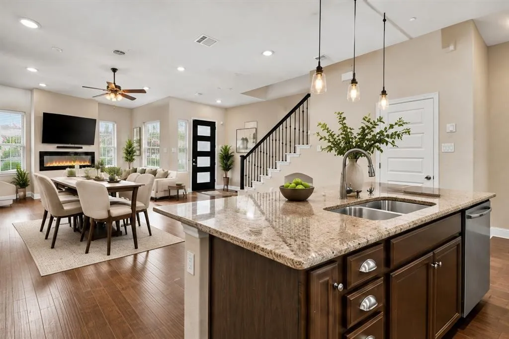 Single Family Residence For Rent in Denton County , 4429 grady Lane, Carrollton, Texas 75010, 3 Bedroom, 3 Bathroom, 2 Garage spaces, 1,828 Sqft, built in 2021, mls#21405167, Real Estate Agent in Carrollton, Homes For Rent in Denton county, Homes For Rent in Carrollton, Realtor in Carrollton Texas, Real Estate Brokerage Independent Realty Texas, Luminita Cordes Realtor