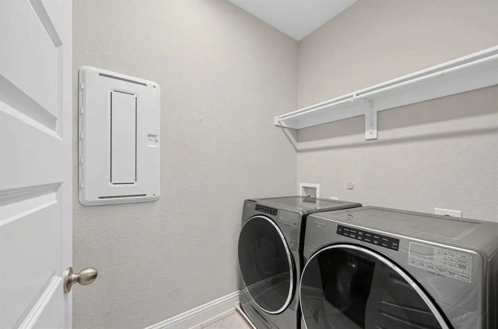 Single Family Residence For Rent in Denton County , 4429 grady Lane, Carrollton, Texas 75010, 3 Bedroom, 3 Bathroom, 2 Garage spaces, 1,828 Sqft, built in 2021, mls#21405167, Real Estate Agent in Carrollton, Homes For Rent in Denton county, Homes For Rent in Carrollton, Realtor in Carrollton Texas, Real Estate Brokerage Independent Realty Texas, Luminita Cordes Realtor