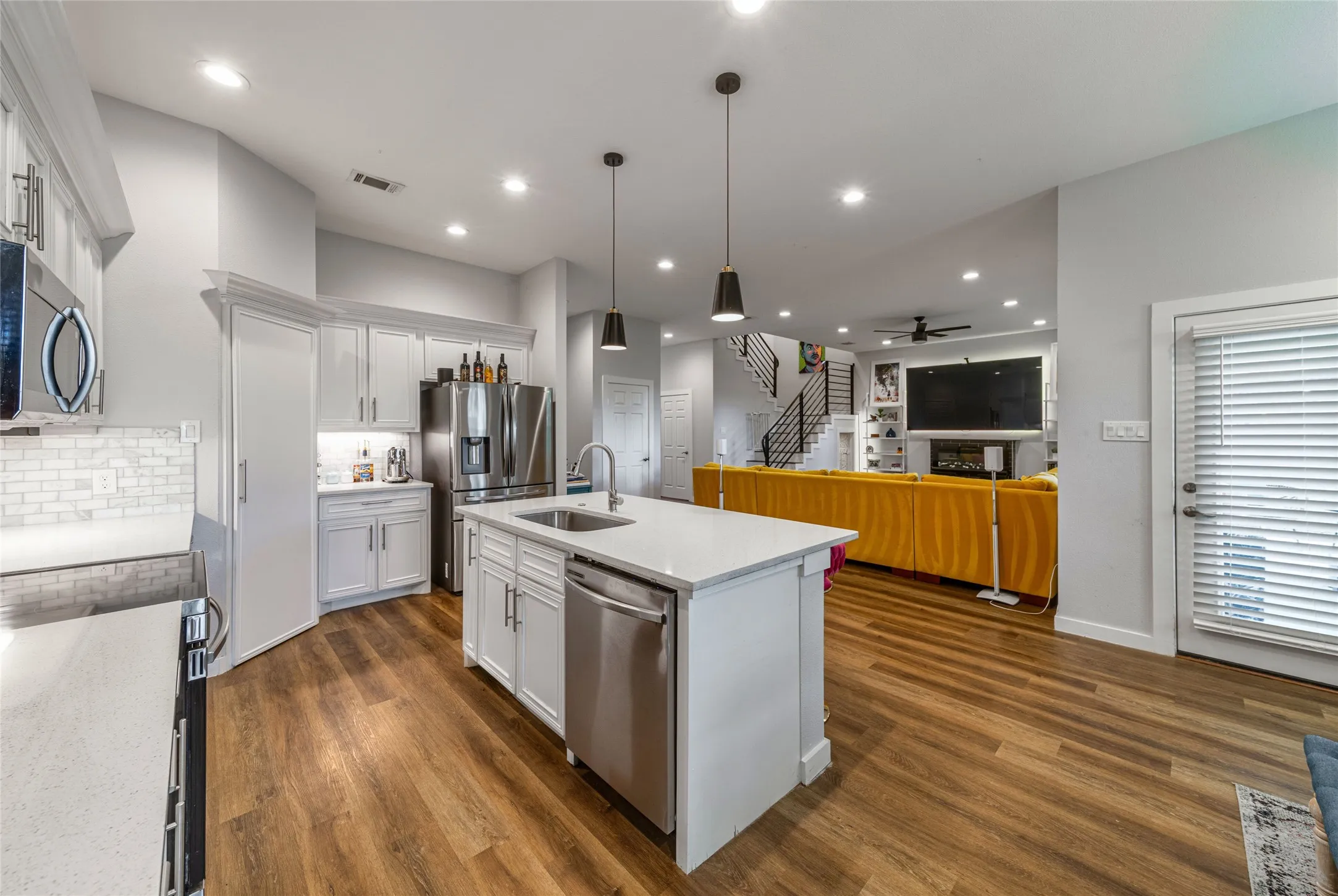 Single Family Residence For Sale in Dallas County , 3724 Crane Street, Dallas, Texas 75212, 5 Bedroom, 3 Bathroom, 2 Garage spaces, 2,376 Sqft, built in 2022, mls#21410227, Real Estate Agent in Dallas, Homes For Sale in Dallas county, Homes For Sale in Dallas, Realtor in Dallas Texas, Real Estate Brokerage Independent Realty Texas, Luminita Cordes Realtor