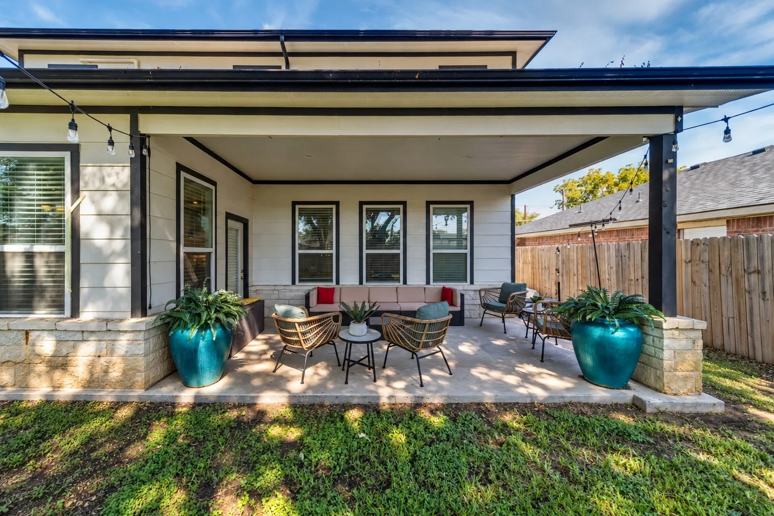 Single Family Residence For Sale in Dallas County , 3724 Crane Street, Dallas, Texas 75212, 5 Bedroom, 3 Bathroom, 2 Garage spaces, 2,376 Sqft, built in 2022, mls#21410227, Real Estate Agent in Dallas, Homes For Sale in Dallas county, Homes For Sale in Dallas, Realtor in Dallas Texas, Real Estate Brokerage Independent Realty Texas, Luminita Cordes Realtor