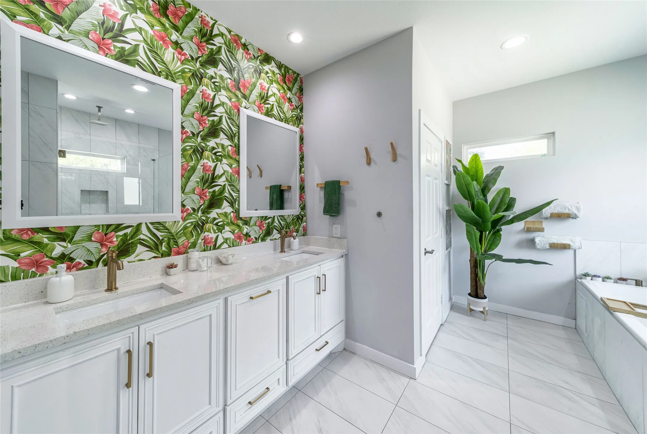 Single Family Residence For Sale in Dallas County , 3724 Crane Street, Dallas, Texas 75212, 5 Bedroom, 3 Bathroom, 2 Garage spaces, 2,376 Sqft, built in 2022, mls#21410227, Real Estate Agent in Dallas, Homes For Sale in Dallas county, Homes For Sale in Dallas, Realtor in Dallas Texas, Real Estate Brokerage Independent Realty Texas, Luminita Cordes Realtor