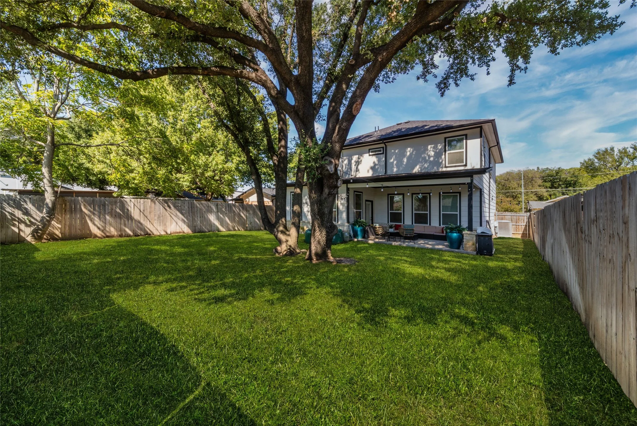 Single Family Residence For Sale in Dallas County , 3724 Crane Street, Dallas, Texas 75212, 5 Bedroom, 3 Bathroom, 2 Garage spaces, 2,376 Sqft, built in 2022, mls#21410227, Real Estate Agent in Dallas, Homes For Sale in Dallas county, Homes For Sale in Dallas, Realtor in Dallas Texas, Real Estate Brokerage Independent Realty Texas, Luminita Cordes Realtor