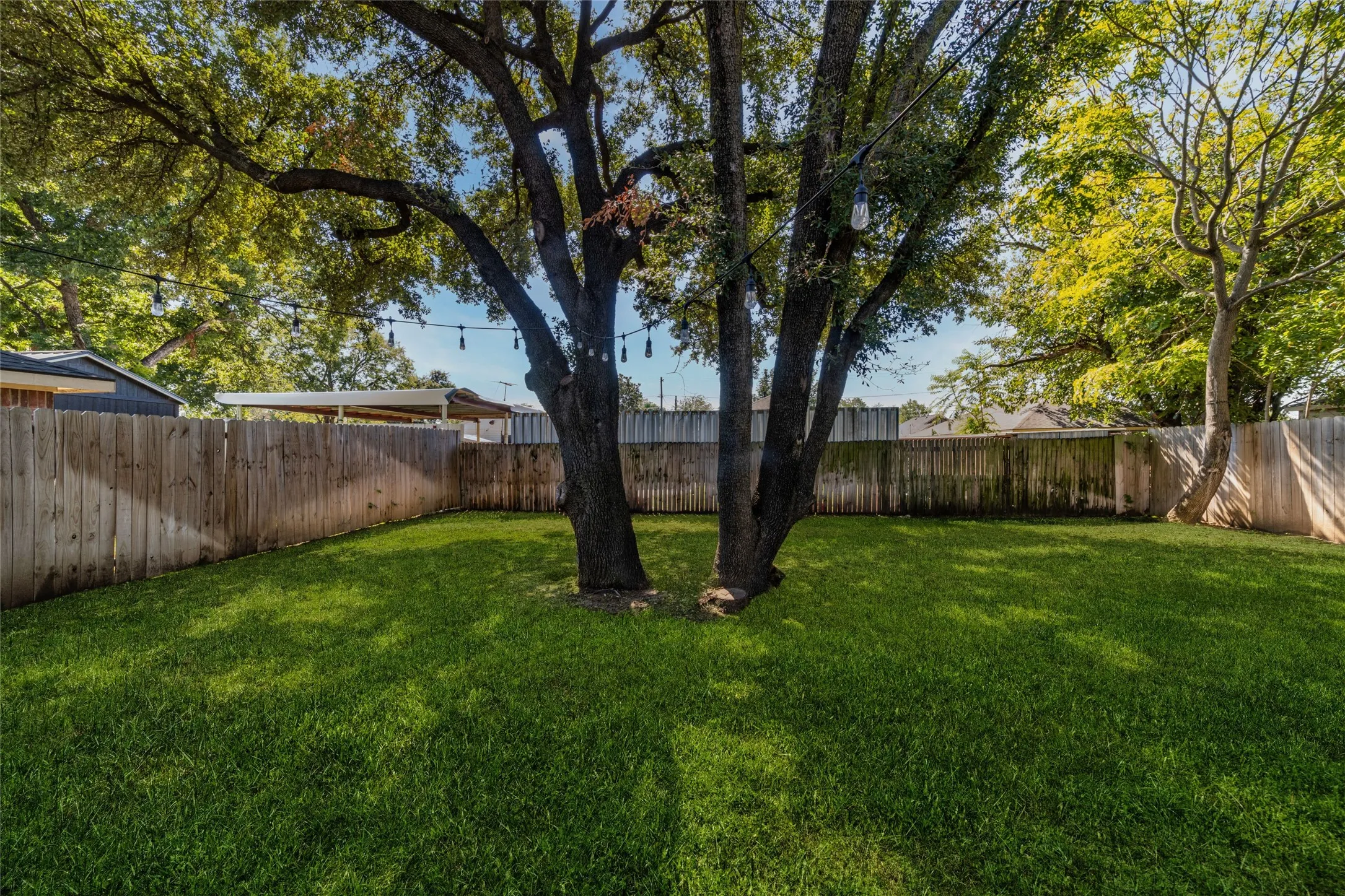 Single Family Residence For Sale in Dallas County , 3724 Crane Street, Dallas, Texas 75212, 5 Bedroom, 3 Bathroom, 2 Garage spaces, 2,376 Sqft, built in 2022, mls#21410227, Real Estate Agent in Dallas, Homes For Sale in Dallas county, Homes For Sale in Dallas, Realtor in Dallas Texas, Real Estate Brokerage Independent Realty Texas, Luminita Cordes Realtor